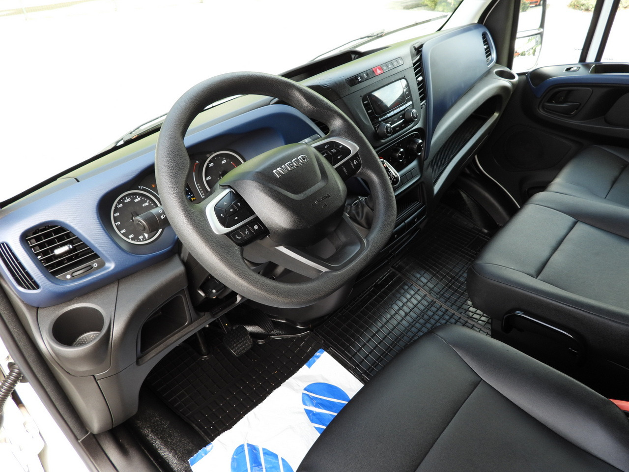 IVECO DAILY 35S14 REFRIGERATOR VAN -10*C POWER SUPPLY 230V CRUISE CONTROL AUTOMATIC TRANSMISSION HI-MATIC AIR CONDITIONING 140HP - Frigorifik kamyonet: fotoğraf 2 IVECO DAILY 35S14 REFRIGERATOR VAN -10*C POWER SUPPLY 230V CRUISE CONTROL AUTOMATIC TRANSMISSION HI-MATIC AIR CONDITIONING 140HP - Frigorifik kamyonet: fotoğraf 2