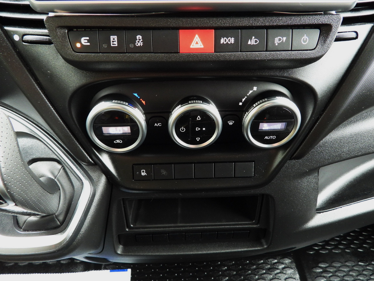 Kapalı kasa kamyonet IVECO DAILY 35S18 BOX HI-MATIC LIFT 8 PALLETS CRUISE CONTROL NAVIGATION LED LIGHTS PNEUMATICS AUTOMATIC TRANSMISSION HI-MATIC AIR CONDITIONING  180HP: fotoğraf 45 Kapalı kasa kamyonet IVECO DAILY 35S18 BOX HI-MATIC LIFT 8 PALLETS CRUISE CONTROL NAVIGATION LED LIGHTS PNEUMATICS AUTOMATIC TRANSMISSION HI-MATIC AIR CONDITIONING  180HP: fotoğraf 45