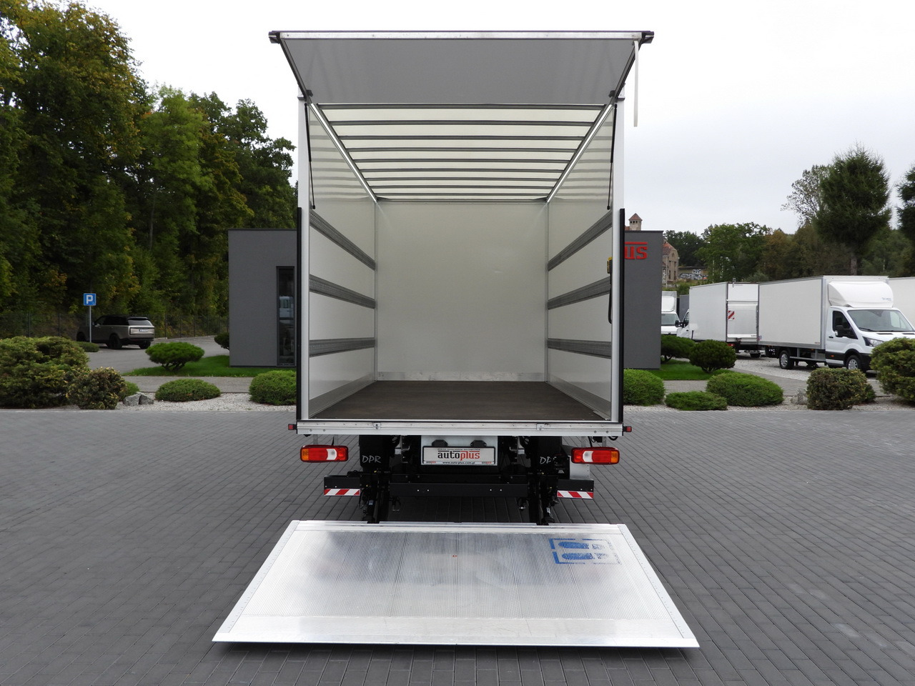 Kapalı kasa kamyonet IVECO DAILY 35S18 BOX HI-MATIC LIFT 8 PALLETS CRUISE CONTROL NAVIGATION LED LIGHTS PNEUMATICS AUTOMATIC TRANSMISSION HI-MATIC AIR CONDITIONING  180HP: fotoğraf 24 Kapalı kasa kamyonet IVECO DAILY 35S18 BOX HI-MATIC LIFT 8 PALLETS CRUISE CONTROL NAVIGATION LED LIGHTS PNEUMATICS AUTOMATIC TRANSMISSION HI-MATIC AIR CONDITIONING  180HP: fotoğraf 24