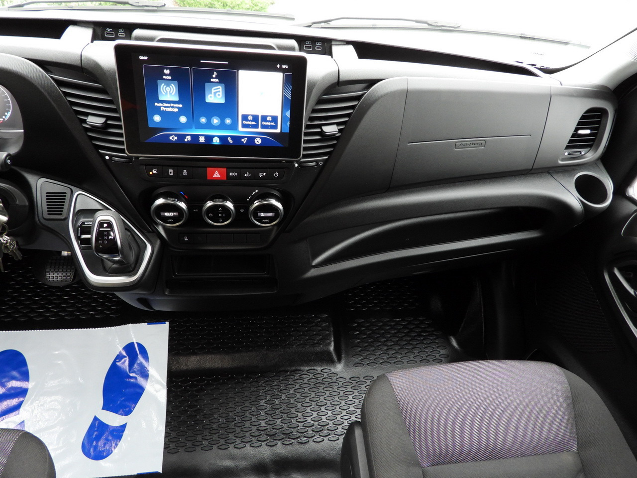 Kapalı kasa kamyonet IVECO DAILY 35S18 BOX HI-MATIC LIFT 8 PALLETS CRUISE CONTROL NAVIGATION LED LIGHTS PNEUMATICS AUTOMATIC TRANSMISSION HI-MATIC AIR CONDITIONING  180HP: fotoğraf 42 Kapalı kasa kamyonet IVECO DAILY 35S18 BOX HI-MATIC LIFT 8 PALLETS CRUISE CONTROL NAVIGATION LED LIGHTS PNEUMATICS AUTOMATIC TRANSMISSION HI-MATIC AIR CONDITIONING  180HP: fotoğraf 42