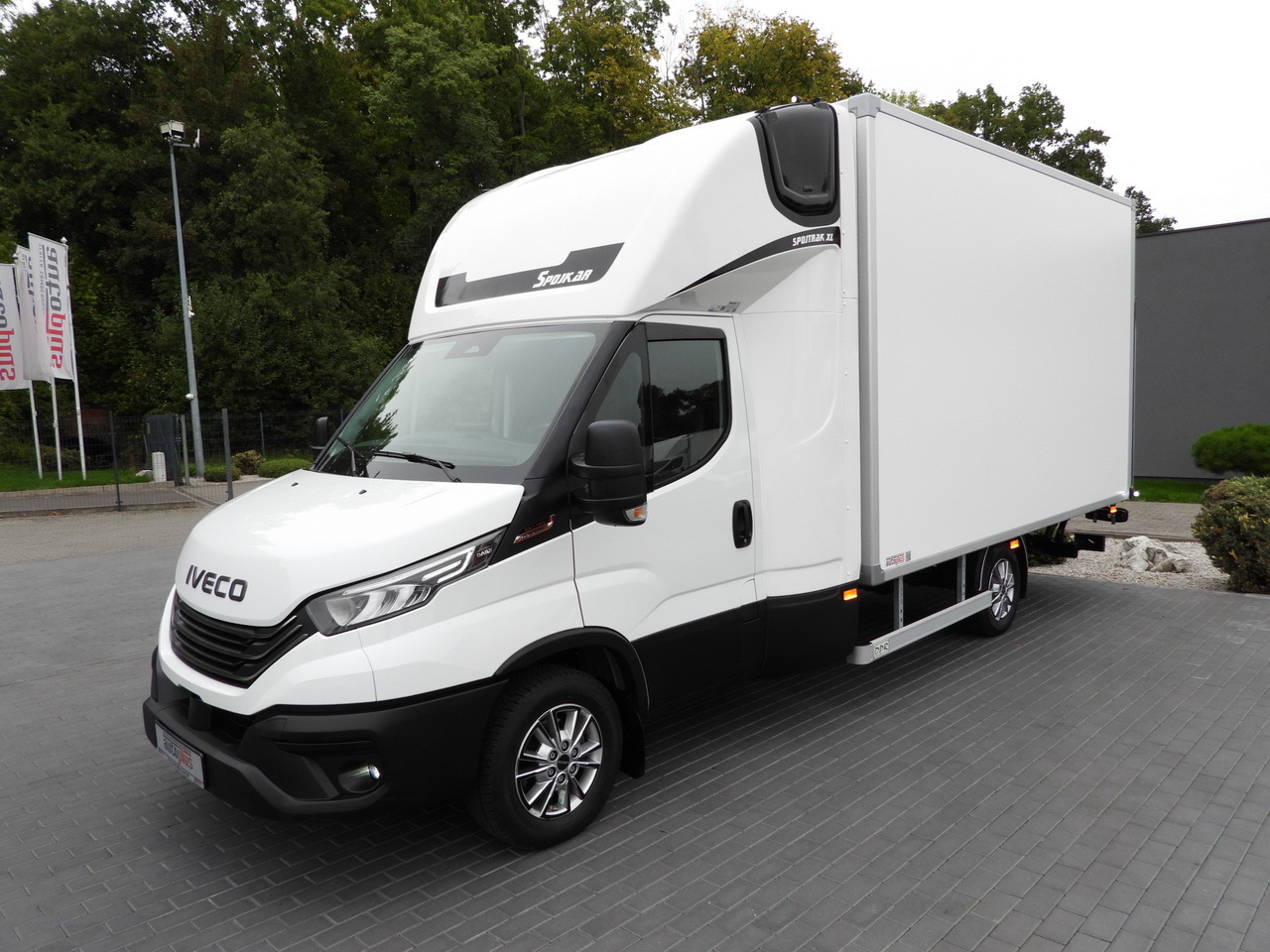 Kapalı kasa kamyonet IVECO DAILY 35S18 BOX HI-MATIC LIFT 8 PALLETS CRUISE CONTROL NAVIGATION LED LIGHTS PNEUMATICS AUTOMATIC TRANSMISSION HI-MATIC AIR CONDITIONING  180HP: fotoğraf 6 Kapalı kasa kamyonet IVECO DAILY 35S18 BOX HI-MATIC LIFT 8 PALLETS CRUISE CONTROL NAVIGATION LED LIGHTS PNEUMATICS AUTOMATIC TRANSMISSION HI-MATIC AIR CONDITIONING  180HP: fotoğraf 6