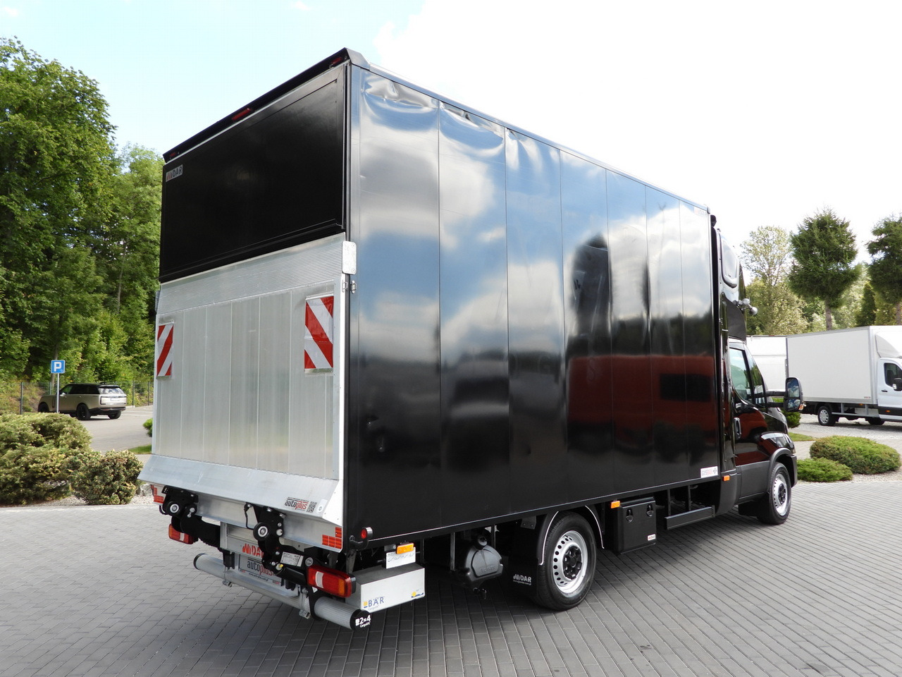 IVECO DAILY 35S18 BOX LIFT 8 PALLETS WEBASTO CRUISE CONTROL NAVIGATION LED LIGHTS PNEUMATICS AIR CONDITIONING 180HP - Kapalı kasa kamyonet: fotoğraf 3 IVECO DAILY 35S18 BOX LIFT 8 PALLETS WEBASTO CRUISE CONTROL NAVIGATION LED LIGHTS PNEUMATICS AIR CONDITIONING 180HP - Kapalı kasa kamyonet: fotoğraf 3