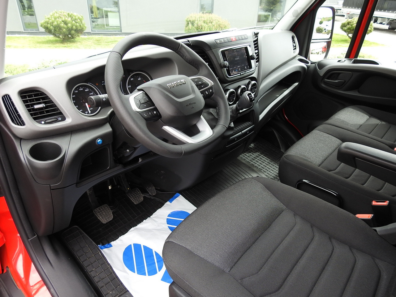 IVECO DAILY 35S18 NEW BOX 10 PALLETS CRUISE CONTROL NAVIGATION AIR CONDITIONING LED LIGHTS GUARANTEE 180HP - Kapalı kasa kamyonet: fotoğraf 2 IVECO DAILY 35S18 NEW BOX 10 PALLETS CRUISE CONTROL NAVIGATION AIR CONDITIONING LED LIGHTS GUARANTEE 180HP - Kapalı kasa kamyonet: fotoğraf 2