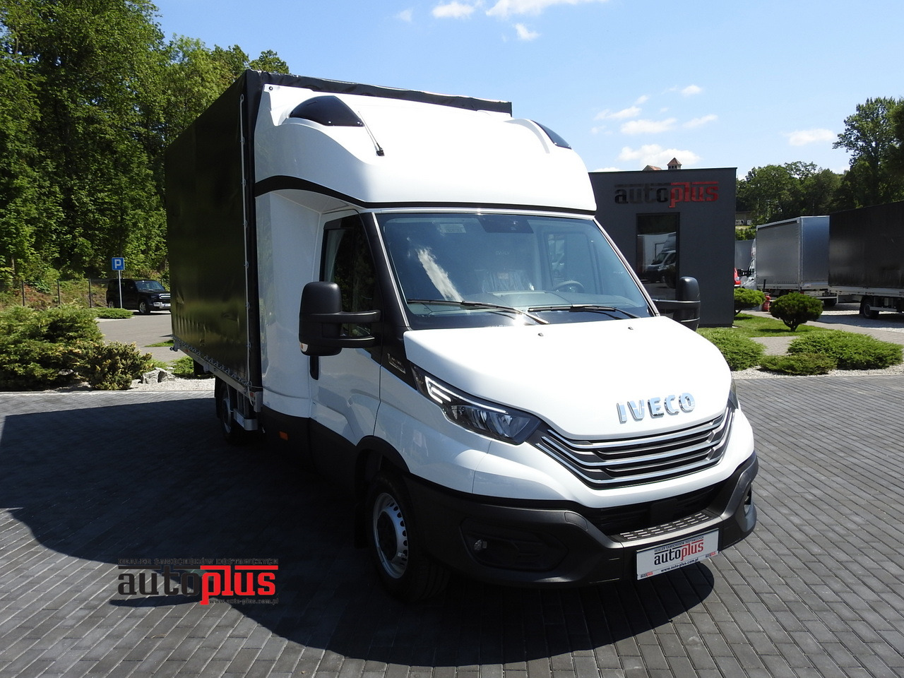 IVECO DAILY 35S18 NEW TARPAULIN 8 PALLETS CRUISE CONTROL NAVIGATION LED LIGHTS AUTOMATIC TRANSMISSION HI-MATIC MANUFACTURERS WARRANTY 180HP - Tenteli kamyonet: fotoğraf 1 IVECO DAILY 35S18 NEW TARPAULIN 8 PALLETS CRUISE CONTROL NAVIGATION LED LIGHTS AUTOMATIC TRANSMISSION HI-MATIC MANUFACTURERS WARRANTY 180HP - Tenteli kamyonet: fotoğraf 1
