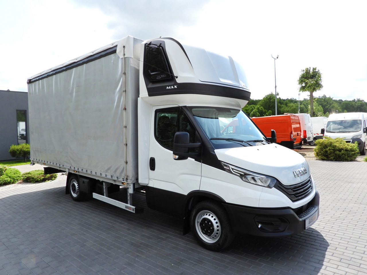 IVECO DAILY 35S18 TARPAULIN 10 PALLETS CRUISE CONTROL LED LIGHTS AIR CONDITIONING 180HP - Tenteli kamyonet: fotoğraf 4 IVECO DAILY 35S18 TARPAULIN 10 PALLETS CRUISE CONTROL LED LIGHTS AIR CONDITIONING 180HP - Tenteli kamyonet: fotoğraf 4