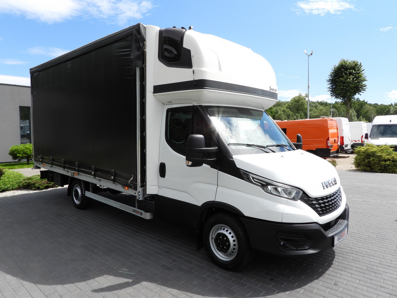 IVECO DAILY 35S18 TARPAULIN 10 PALLETS WEBASTO CRUISE CONTROL LED LIGHTS PNEUMATICS AIR CONDITIONING 180HP - Tenteli kamyonet: fotoğraf 4 IVECO DAILY 35S18 TARPAULIN 10 PALLETS WEBASTO CRUISE CONTROL LED LIGHTS PNEUMATICS AIR CONDITIONING 180HP - Tenteli kamyonet: fotoğraf 4