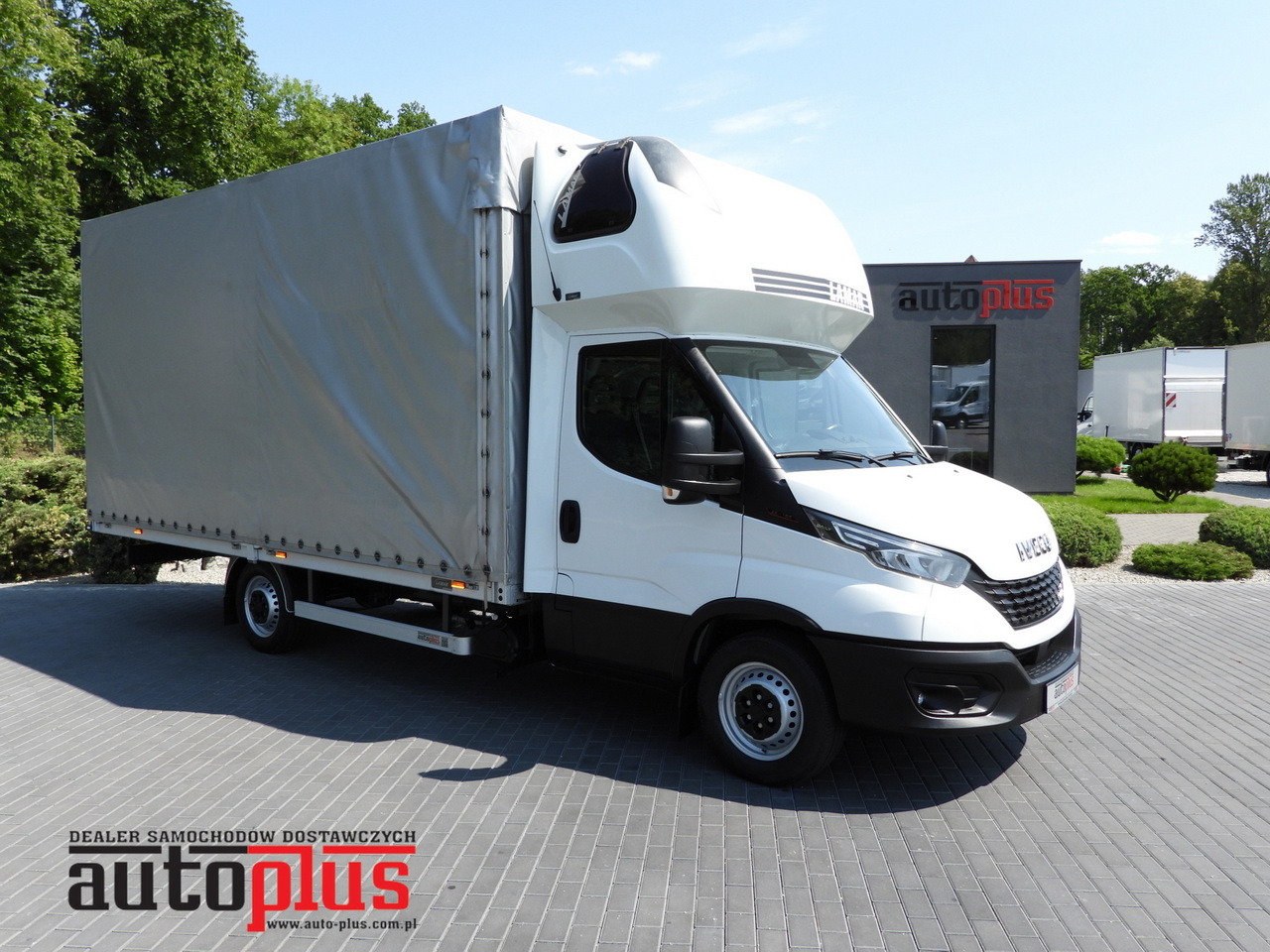 IVECO DAILY 35S18 TARPAULIN 10 PALLETS WEBASTO CRUISE CONTROL LED LIGHTS PNEUMATICS AIR CONDITIONING 180HP - Tenteli kamyonet: fotoğraf 1 IVECO DAILY 35S18 TARPAULIN 10 PALLETS WEBASTO CRUISE CONTROL LED LIGHTS PNEUMATICS AIR CONDITIONING 180HP - Tenteli kamyonet: fotoğraf 1
