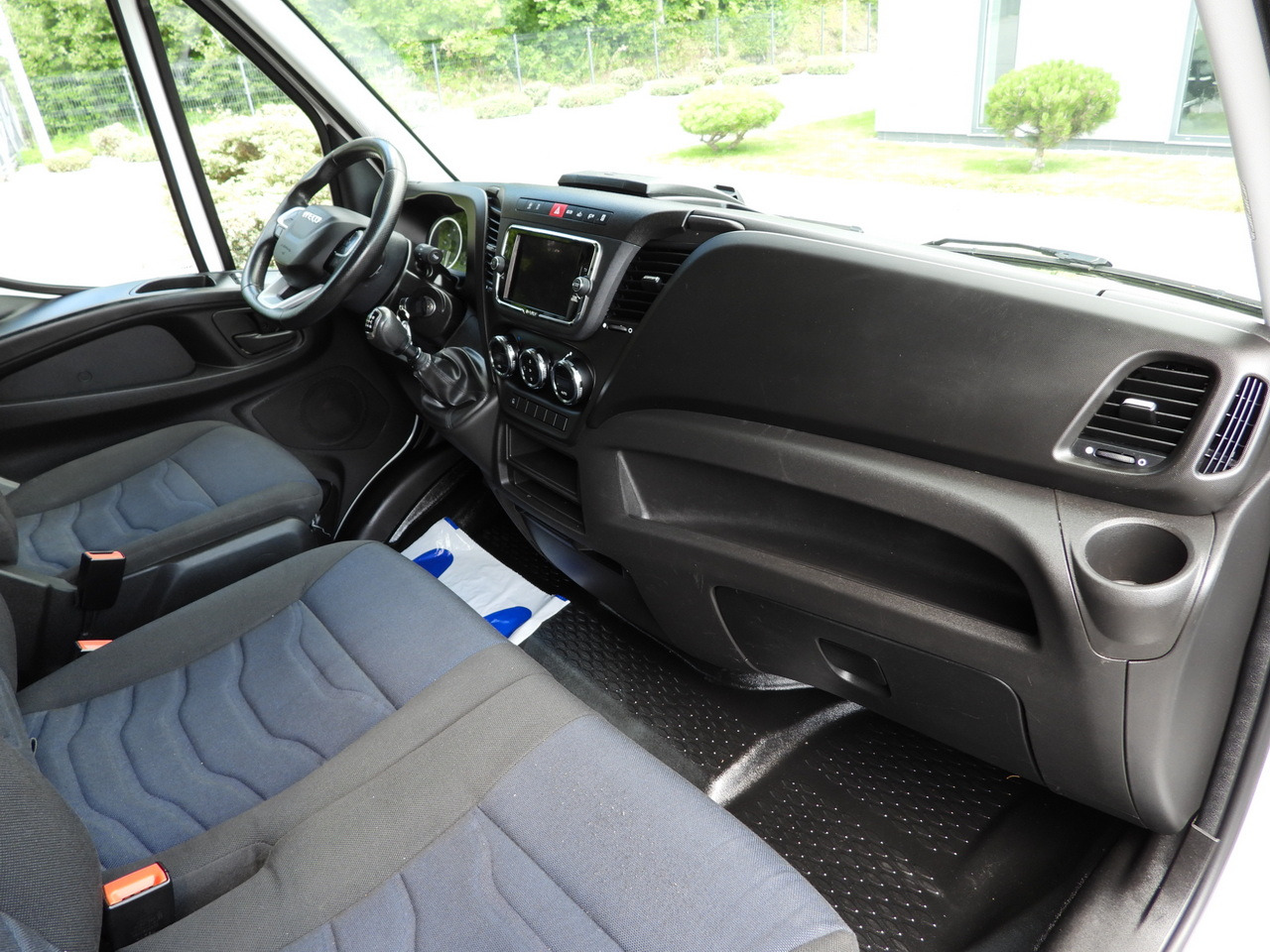 Tenteli kamyonet IVECO DAILY 35S18 TARPAULIN 10 PALLETS WEBASTO CRUISE CONTROL NAVIGATION LED LIGHTS AIR CONDITIONING  180HP: fotoğraf 41