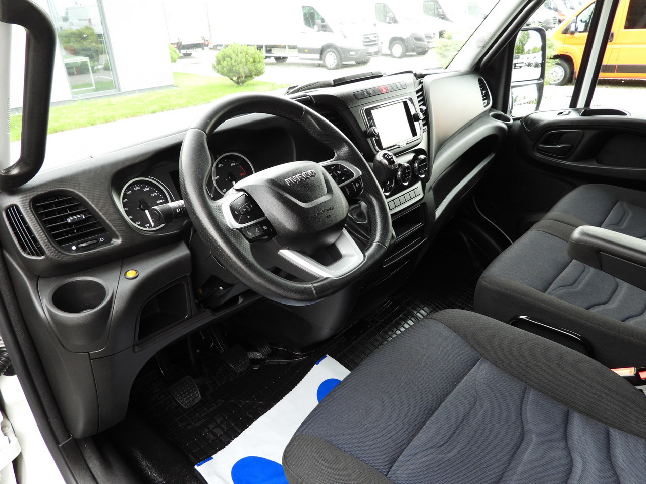 IVECO DAILY 35S18 TARPAULIN 10 PALLETS WEBASTO CRUISE CONTROL NAVIGATION LED LIGHTS AIR CONDITIONING 180HP - Tenteli kamyonet: fotoğraf 2 IVECO DAILY 35S18 TARPAULIN 10 PALLETS WEBASTO CRUISE CONTROL NAVIGATION LED LIGHTS AIR CONDITIONING 180HP - Tenteli kamyonet: fotoğraf 2