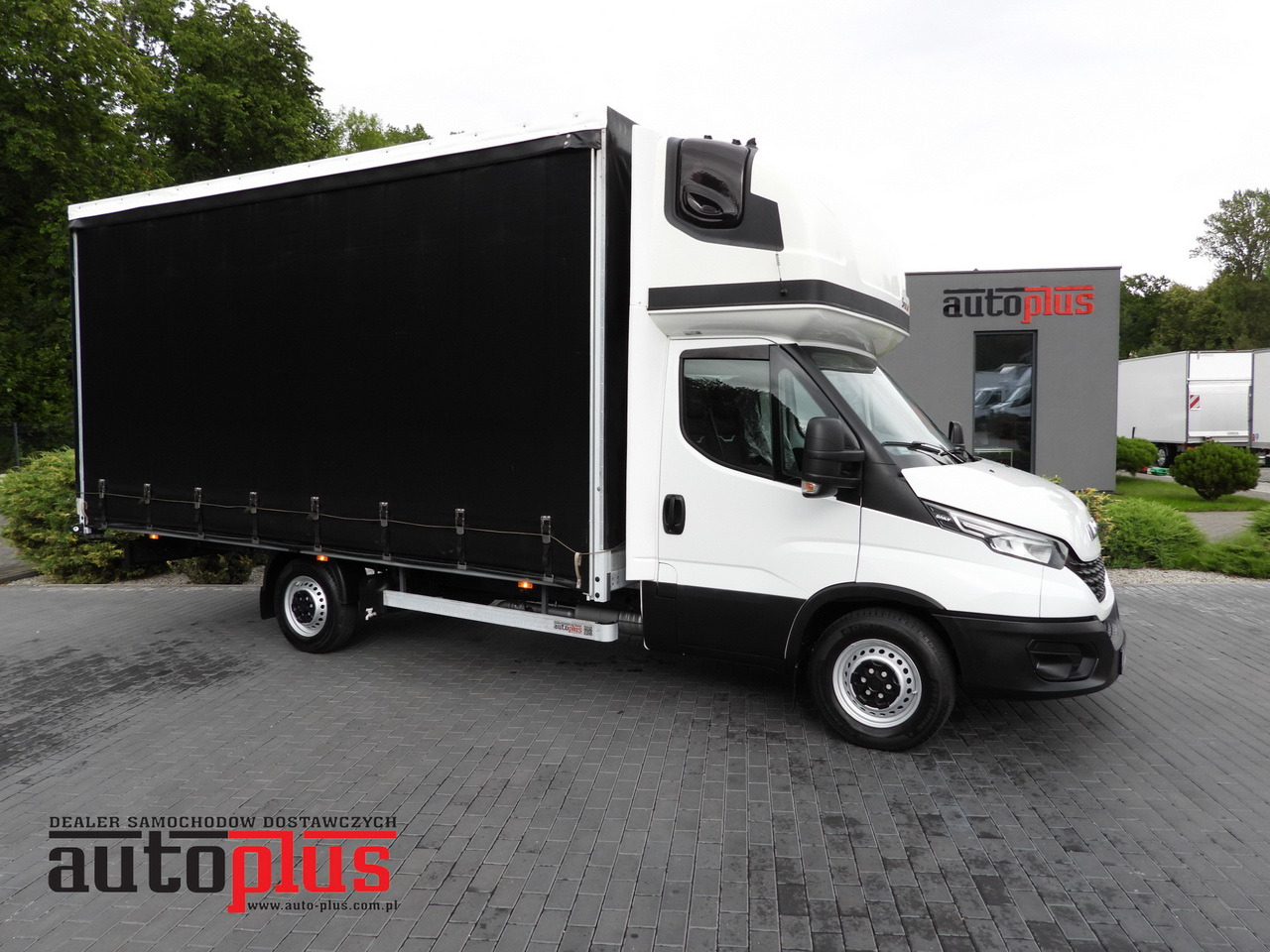 IVECO DAILY 35S18 TARPAULIN 10 PALLETS WEBASTO CRUISE CONTROL NAVIGATION LED LIGHTS AIR CONDITIONING 180HP - Tenteli kamyonet: fotoğraf 1 IVECO DAILY 35S18 TARPAULIN 10 PALLETS WEBASTO CRUISE CONTROL NAVIGATION LED LIGHTS AIR CONDITIONING 180HP - Tenteli kamyonet: fotoğraf 1