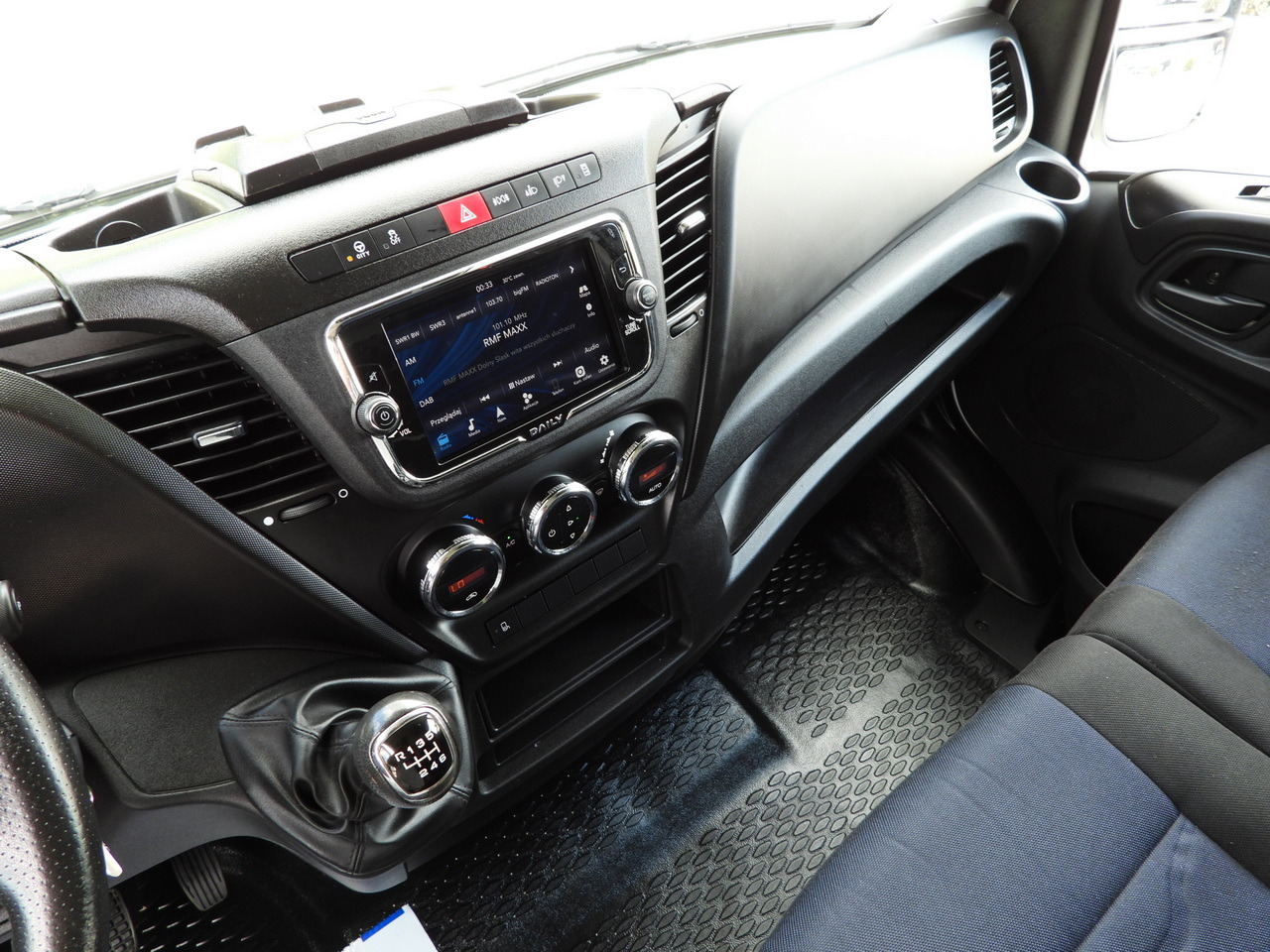 Tenteli kamyonet IVECO DAILY 35S18 TARPAULIN 10 PALLETS WEBASTO CRUISE CONTROL NAVIGATION LED LIGHTS AIR CONDITIONING  180HP: fotoğraf 34