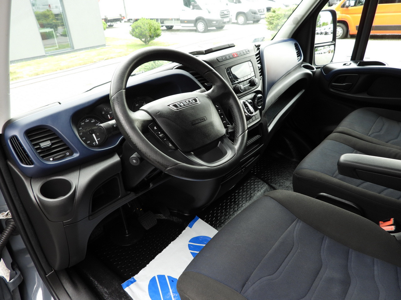 IVECO DAILY 35S18 TARPAULIN 10 PALLETS WEBASTO CRUISE CONTROL PNEUMATICS AUTOMATIC TRANSMISSION HI-MATIC AIR CONDITIONING 180HP - Tenteli kamyonet: fotoğraf 2 IVECO DAILY 35S18 TARPAULIN 10 PALLETS WEBASTO CRUISE CONTROL PNEUMATICS AUTOMATIC TRANSMISSION HI-MATIC AIR CONDITIONING 180HP - Tenteli kamyonet: fotoğraf 2