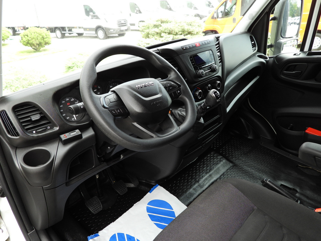 IVECO DAILY 35S18 TARPAULIN LIFT 10 PALLETS WEBASTO CRUISE CONTROL PNEUMATICS AIR CONDITIONING 180HP - Tenteli kamyonet: fotoğraf 2 IVECO DAILY 35S18 TARPAULIN LIFT 10 PALLETS WEBASTO CRUISE CONTROL PNEUMATICS AIR CONDITIONING 180HP - Tenteli kamyonet: fotoğraf 2