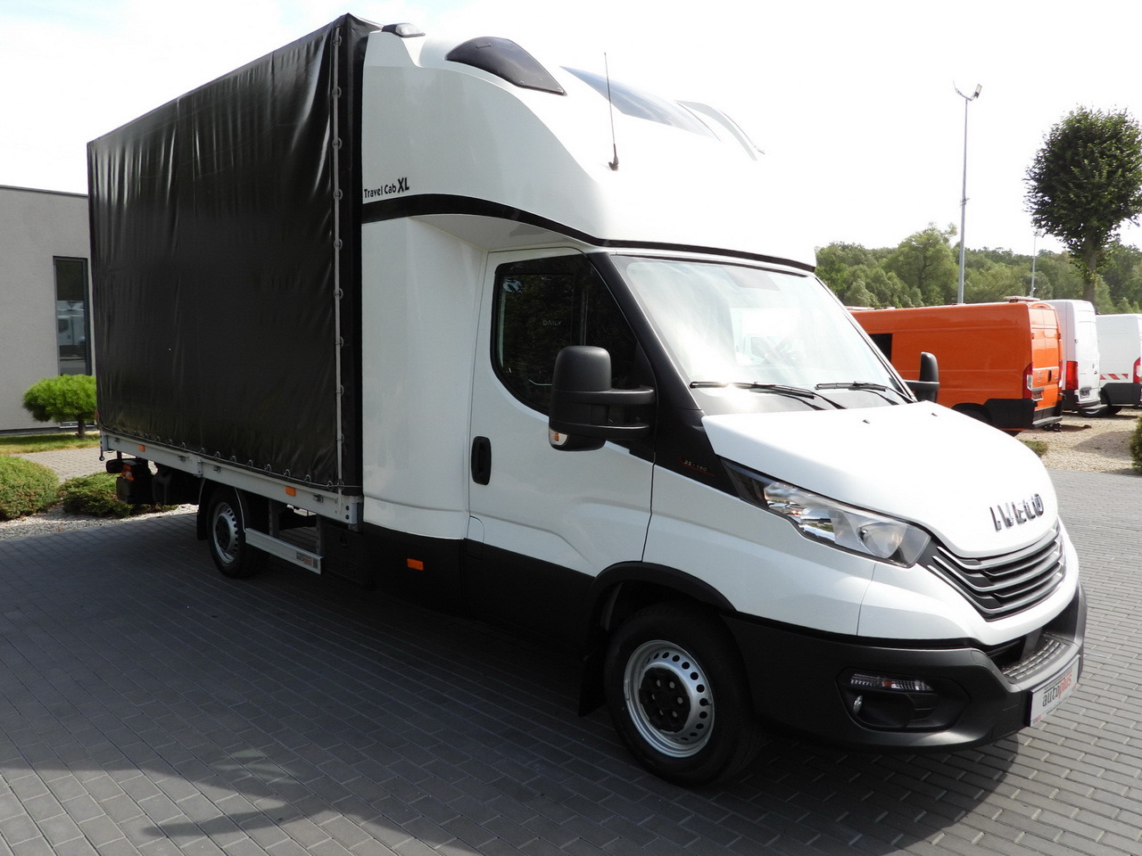 IVECO DAILY 35S18 TARPAULIN LIFT 8 PALLETS CRUISE CONTROL AIR CONDITIONING 180HP - Tenteli kamyonet: fotoğraf 4 IVECO DAILY 35S18 TARPAULIN LIFT 8 PALLETS CRUISE CONTROL AIR CONDITIONING 180HP - Tenteli kamyonet: fotoğraf 4