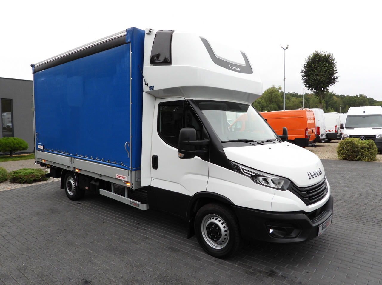 IVECO DAILY 35S18 TARPAULIN LIFT 8 PALLETS WEBASTO CRUISE CONTROL LED LIGHTS AIR CONDITIONING 180HP - Tenteli kamyonet: fotoğraf 4 IVECO DAILY 35S18 TARPAULIN LIFT 8 PALLETS WEBASTO CRUISE CONTROL LED LIGHTS AIR CONDITIONING 180HP - Tenteli kamyonet: fotoğraf 4
