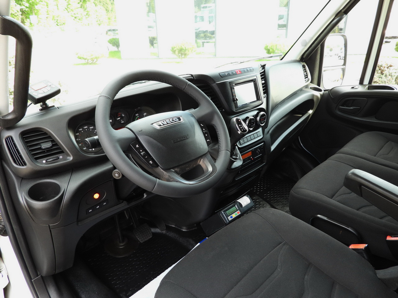 IVECO DAILY 70C17 REFRIGERATOR 1*C LIFT 10 PALLETS POWER SUPPLY 230V CRUISE CONTROL AIR CONDITIONING PNEUMATICS AUTOMATIC TRANSMISSION HI-MATIC TWIN WHEELS 170HP - Refrijeratör kamyon: fotoğraf 2 IVECO DAILY 70C17 REFRIGERATOR 1*C LIFT 10 PALLETS POWER SUPPLY 230V CRUISE CONTROL AIR CONDITIONING PNEUMATICS AUTOMATIC TRANSMISSION HI-MATIC TWIN WHEELS 170HP - Refrijeratör kamyon: fotoğraf 2