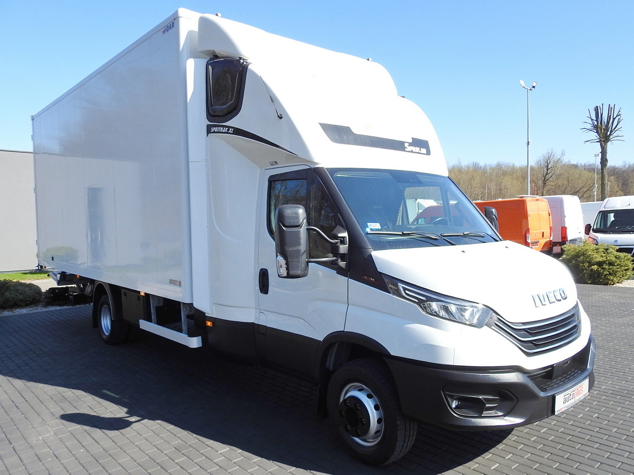 IVECO DAILY 70C18 BOX LIFT 14 PALLETS WEBASTO CRUISE CONTROL NAVIGATION LED LIGHTS TWIN WHEELS AIR CONDITIONING 180HP - Kapalı kasa kamyonet: fotoğraf 4 IVECO DAILY 70C18 BOX LIFT 14 PALLETS WEBASTO CRUISE CONTROL NAVIGATION LED LIGHTS TWIN WHEELS AIR CONDITIONING 180HP - Kapalı kasa kamyonet: fotoğraf 4