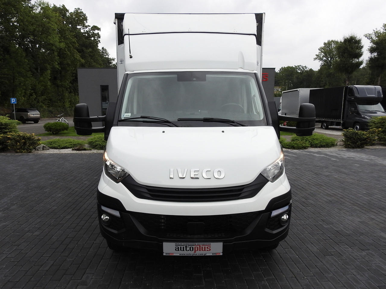 IVECO DAILY 70C18 TARPAULIN LIFT 12 PALLETS WEBASTO CRUISE CONTROL TWIN WHEELS AIR CONDITIONING 180HP - Tenteli kamyonet: fotoğraf 5 IVECO DAILY 70C18 TARPAULIN LIFT 12 PALLETS WEBASTO CRUISE CONTROL TWIN WHEELS AIR CONDITIONING 180HP - Tenteli kamyonet: fotoğraf 5