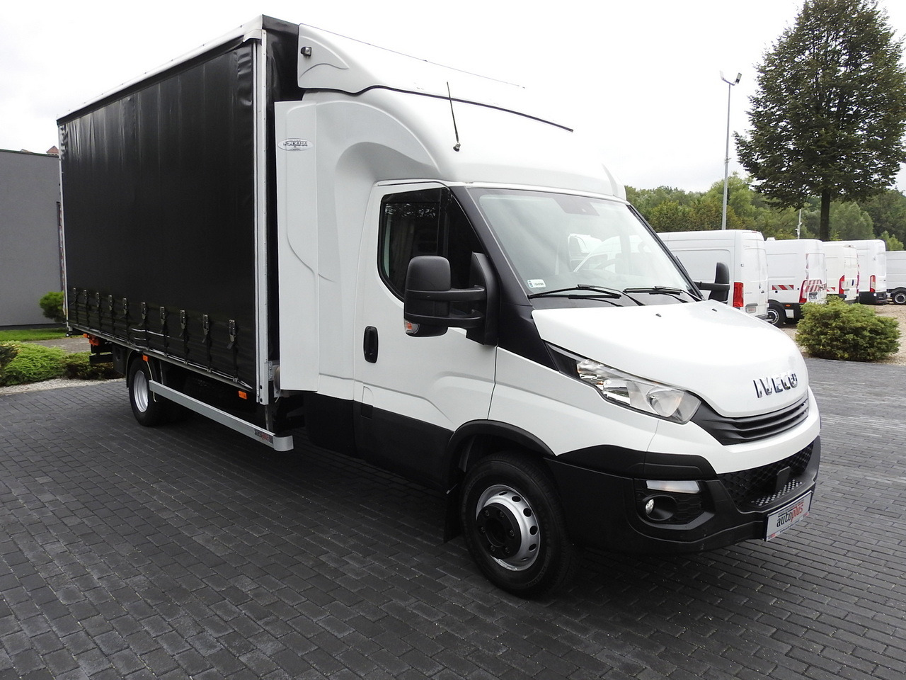 IVECO DAILY 70C18 TARPAULIN LIFT 12 PALLETS WEBASTO CRUISE CONTROL TWIN WHEELS AIR CONDITIONING 180HP - Tenteli kamyonet: fotoğraf 4 IVECO DAILY 70C18 TARPAULIN LIFT 12 PALLETS WEBASTO CRUISE CONTROL TWIN WHEELS AIR CONDITIONING 180HP - Tenteli kamyonet: fotoğraf 4