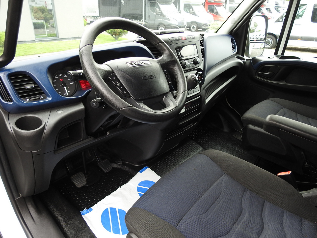 IVECO DAILY 70C18 TARPAULIN LIFT 12 PALLETS WEBASTO CRUISE CONTROL TWIN WHEELS AIR CONDITIONING 180HP - Tenteli kamyonet: fotoğraf 2 IVECO DAILY 70C18 TARPAULIN LIFT 12 PALLETS WEBASTO CRUISE CONTROL TWIN WHEELS AIR CONDITIONING 180HP - Tenteli kamyonet: fotoğraf 2