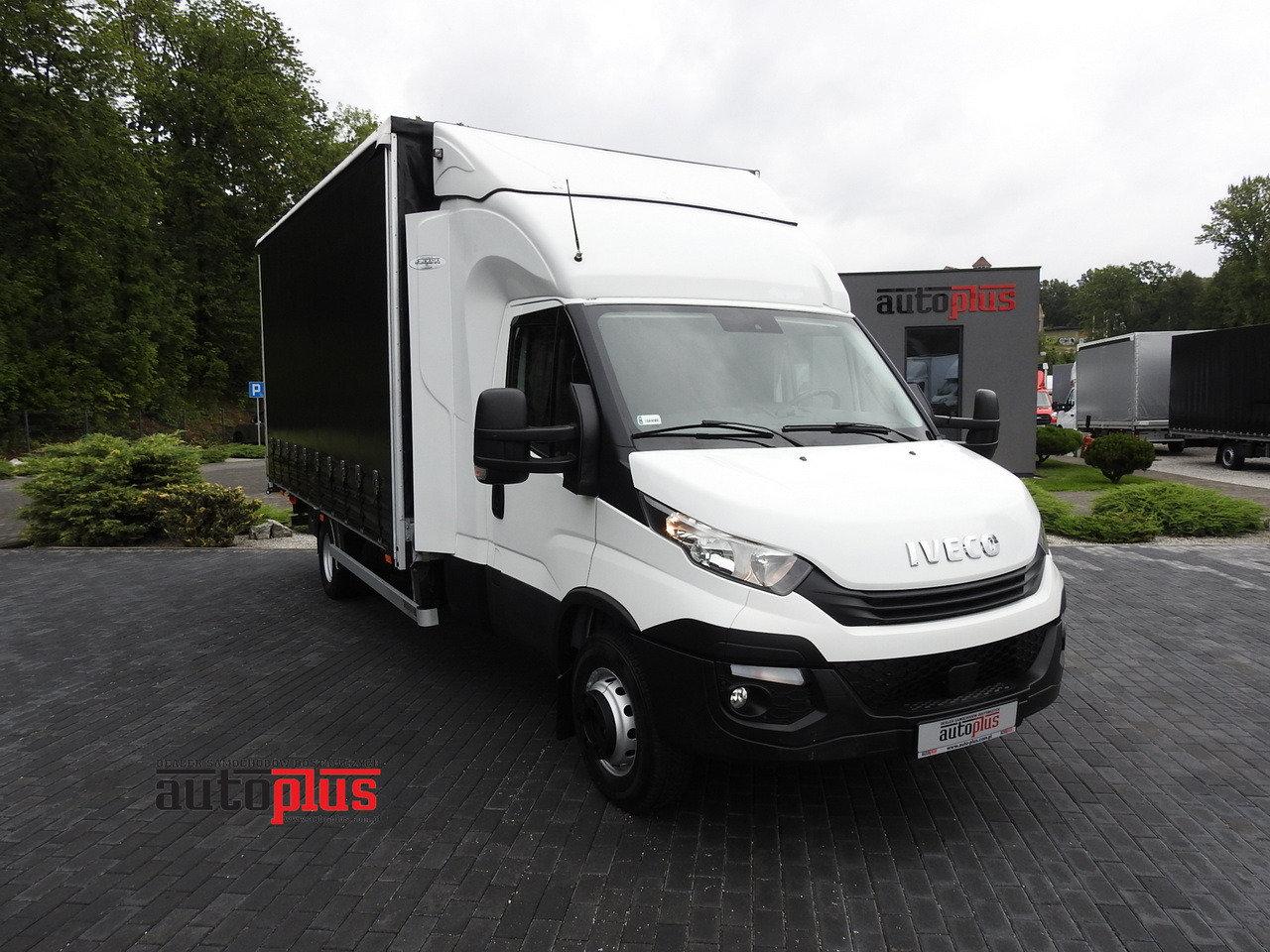 IVECO DAILY 70C18 TARPAULIN LIFT 12 PALLETS WEBASTO CRUISE CONTROL TWIN WHEELS AIR CONDITIONING 180HP - Tenteli kamyonet: fotoğraf 1 IVECO DAILY 70C18 TARPAULIN LIFT 12 PALLETS WEBASTO CRUISE CONTROL TWIN WHEELS AIR CONDITIONING 180HP - Tenteli kamyonet: fotoğraf 1