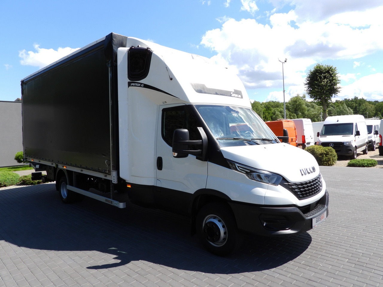 IVECO DAILY 70C18 TARPAULIN LIFT 14 PALLETS WEBASTO CRUISE CONTROL LED LIGHTS TWIN WHEELS AIR CONDITIONING 180HP - Tenteli kamyonet: fotoğraf 4 IVECO DAILY 70C18 TARPAULIN LIFT 14 PALLETS WEBASTO CRUISE CONTROL LED LIGHTS TWIN WHEELS AIR CONDITIONING 180HP - Tenteli kamyonet: fotoğraf 4