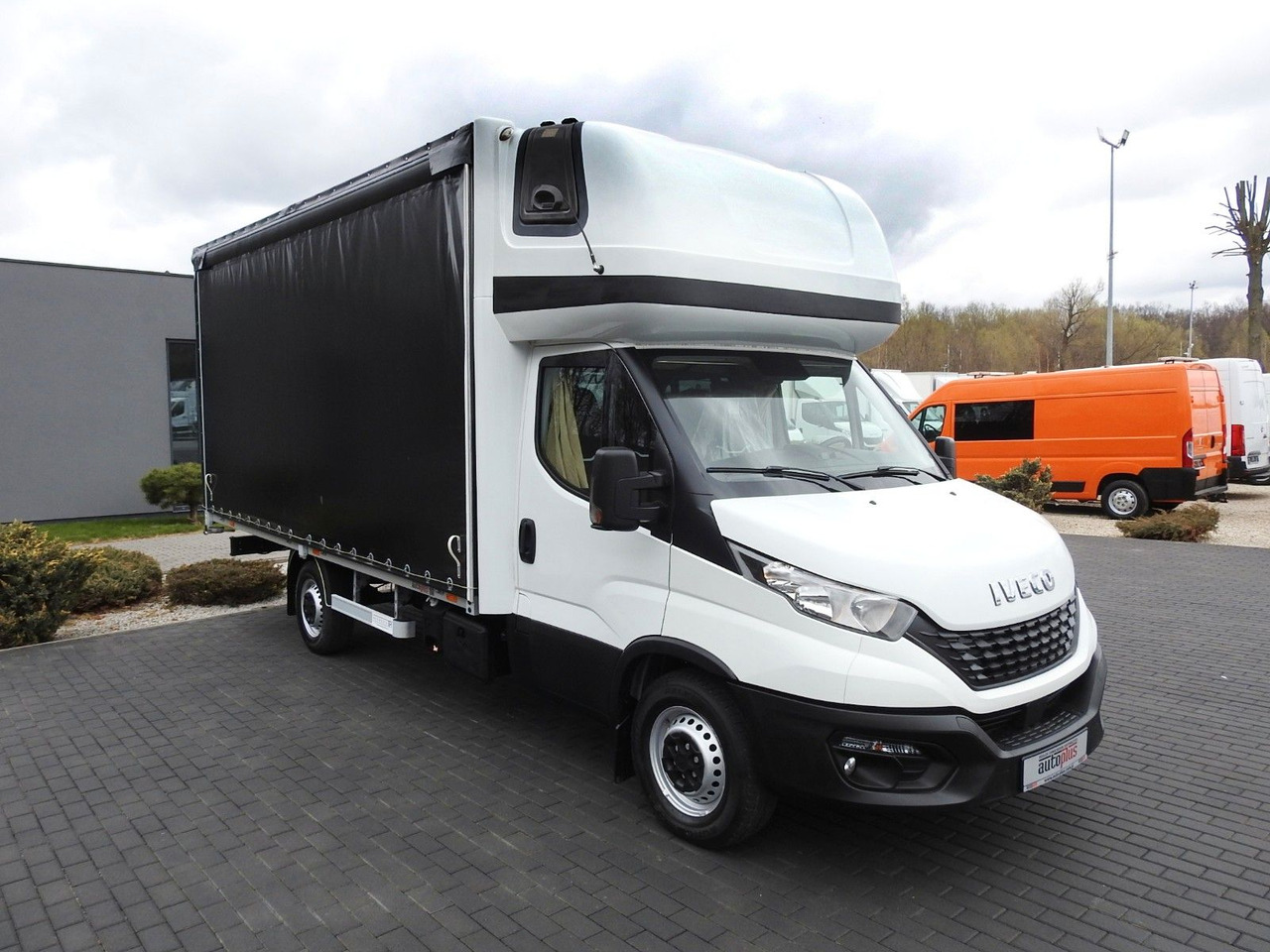 Iveco DAILY 35S18 PRITSCHE PLANE 10 PALETTEN WEBASTO - Tenteli kamyonet: fotoğraf 4 Iveco DAILY 35S18 PRITSCHE PLANE 10 PALETTEN WEBASTO - Tenteli kamyonet: fotoğraf 4