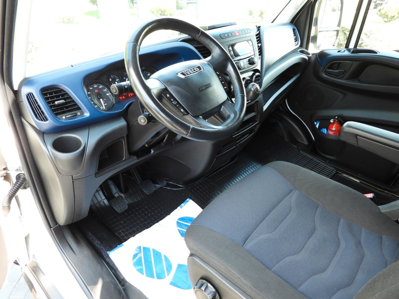 Iveco DAILY 35S18 PRITSCHE PLANE 10 PALETTEN WEBASTO - Tenteli kamyonet, Çift kabin kamyonet: fotoğraf 2 Iveco DAILY 35S18 PRITSCHE PLANE 10 PALETTEN WEBASTO - Tenteli kamyonet, Çift kabin kamyonet: fotoğraf 2