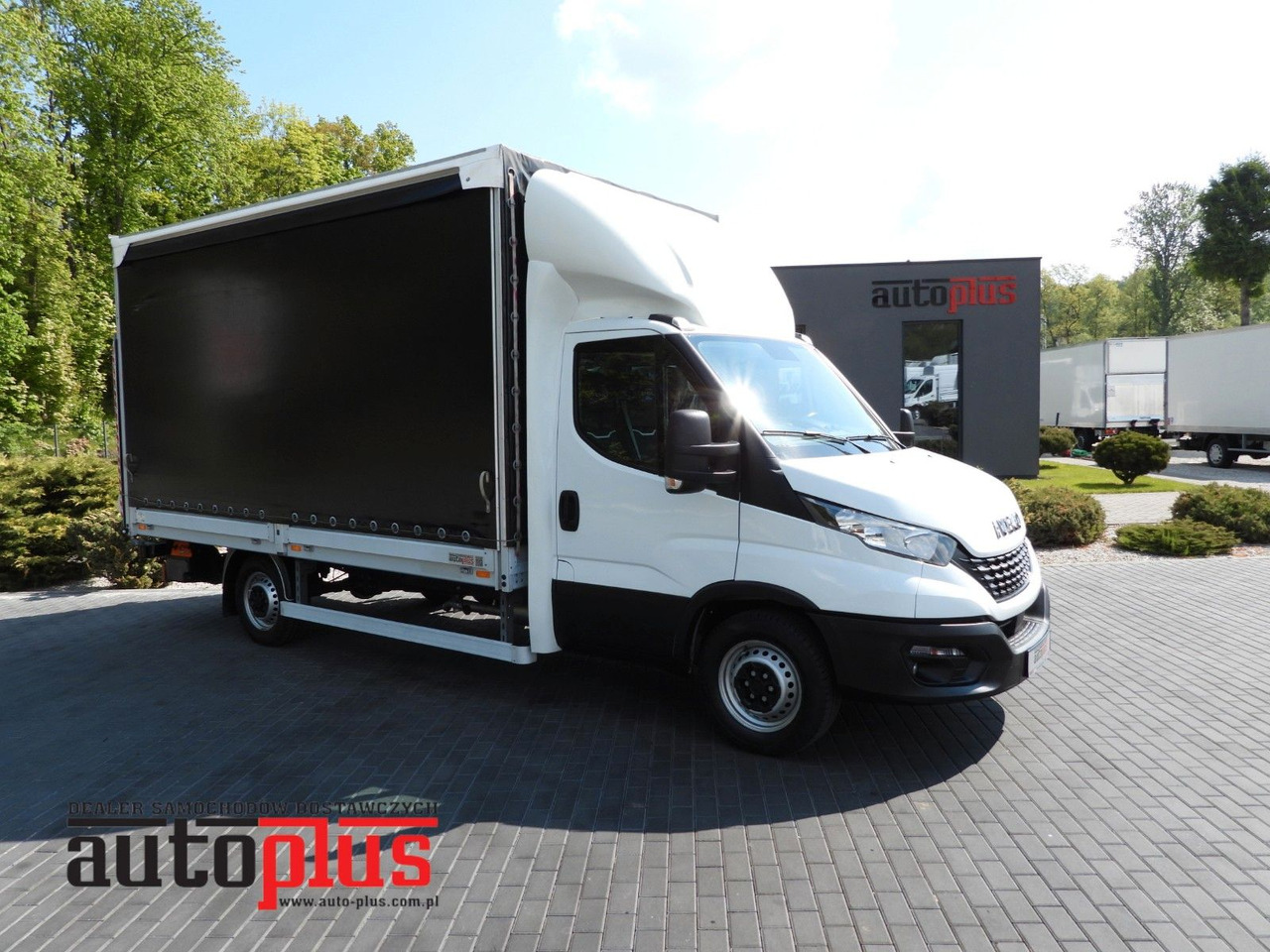 Iveco DAILY 35S18 PRITSCHE PLANE AUFZUG 8 PALETTEN - Tenteli kamyonet: fotoğraf 1 Iveco DAILY 35S18 PRITSCHE PLANE AUFZUG 8 PALETTEN - Tenteli kamyonet: fotoğraf 1