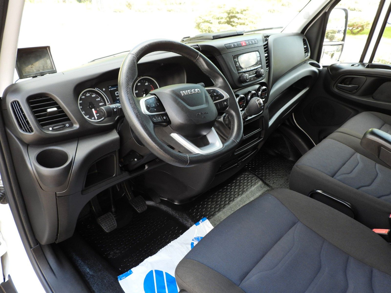 Iveco DAILY 35S18 PRITSCHE PLANE AUFZUG 8 PALETTEN - Tenteli kamyonet: fotoğraf 2 Iveco DAILY 35S18 PRITSCHE PLANE AUFZUG 8 PALETTEN - Tenteli kamyonet: fotoğraf 2