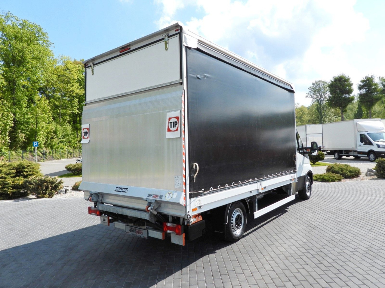 Iveco DAILY 35S18 PRITSCHE PLANE AUFZUG 8 PALETTEN - Tenteli kamyonet: fotoğraf 3 Iveco DAILY 35S18 PRITSCHE PLANE AUFZUG 8 PALETTEN - Tenteli kamyonet: fotoğraf 3