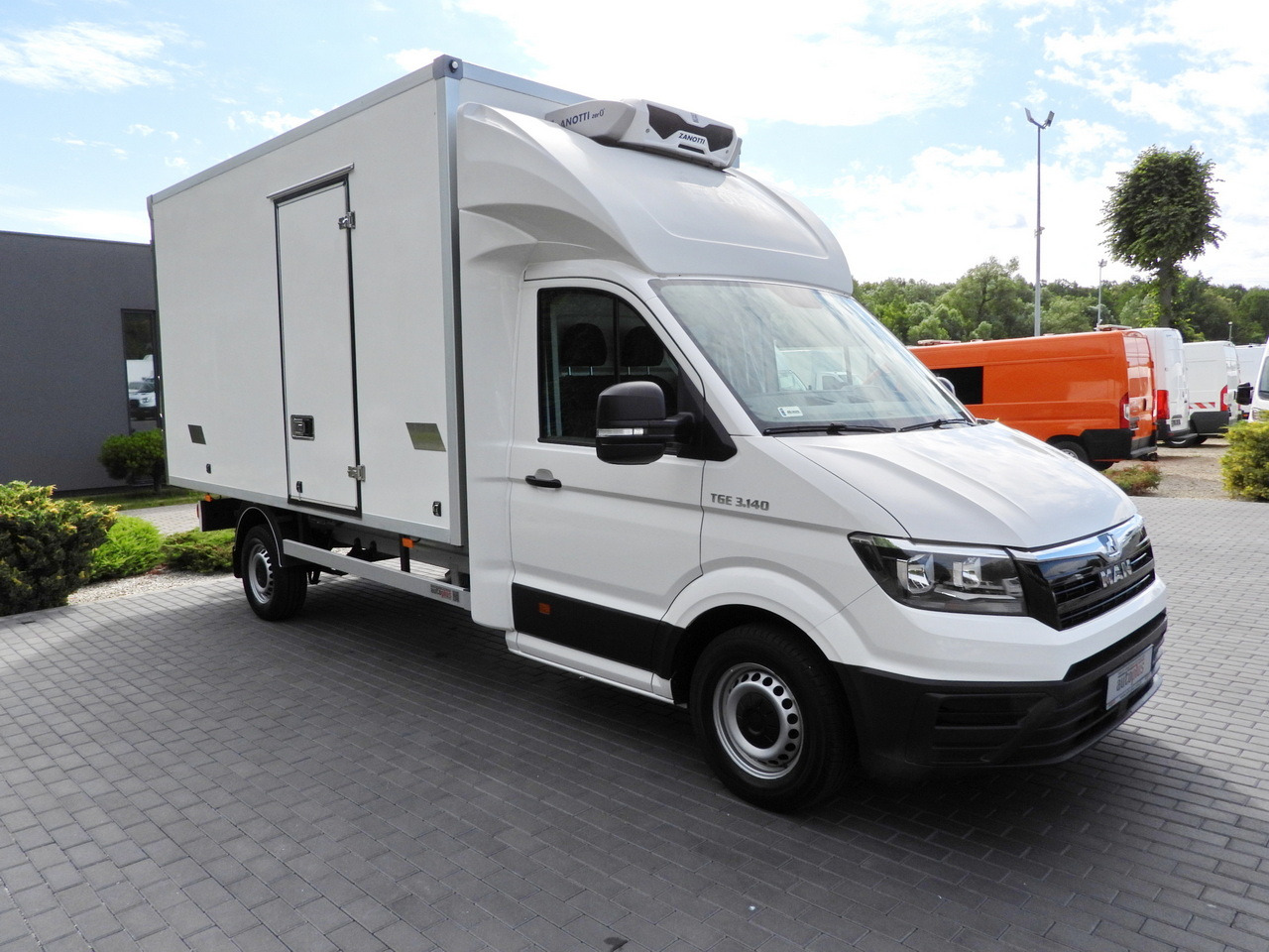 MAN TGE 3.140 REGRIGERATOR BOX -1*C 8 PALLETS HEATING FUNCTION CRUISE CONTROL PNEUMATICS AIR CONDITIONING 140HP - Frigorifik kamyonet: fotoğraf 4 MAN TGE 3.140 REGRIGERATOR BOX -1*C 8 PALLETS HEATING FUNCTION CRUISE CONTROL PNEUMATICS AIR CONDITIONING 140HP - Frigorifik kamyonet: fotoğraf 4