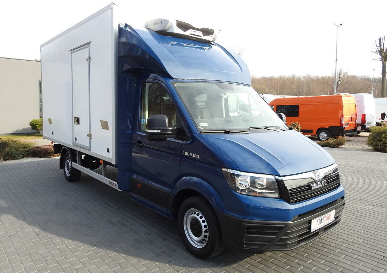 MAN TGE 3.180 REGRIGERATOR BOX -5*C 8 PALLETS HEATING FUNCTION CRUISE CONTROL PNEUMATICS AIR CONDITIONING 180HP - Frigorifik kamyonet: fotoğraf 4 MAN TGE 3.180 REGRIGERATOR BOX -5*C 8 PALLETS HEATING FUNCTION CRUISE CONTROL PNEUMATICS AIR CONDITIONING 180HP - Frigorifik kamyonet: fotoğraf 4