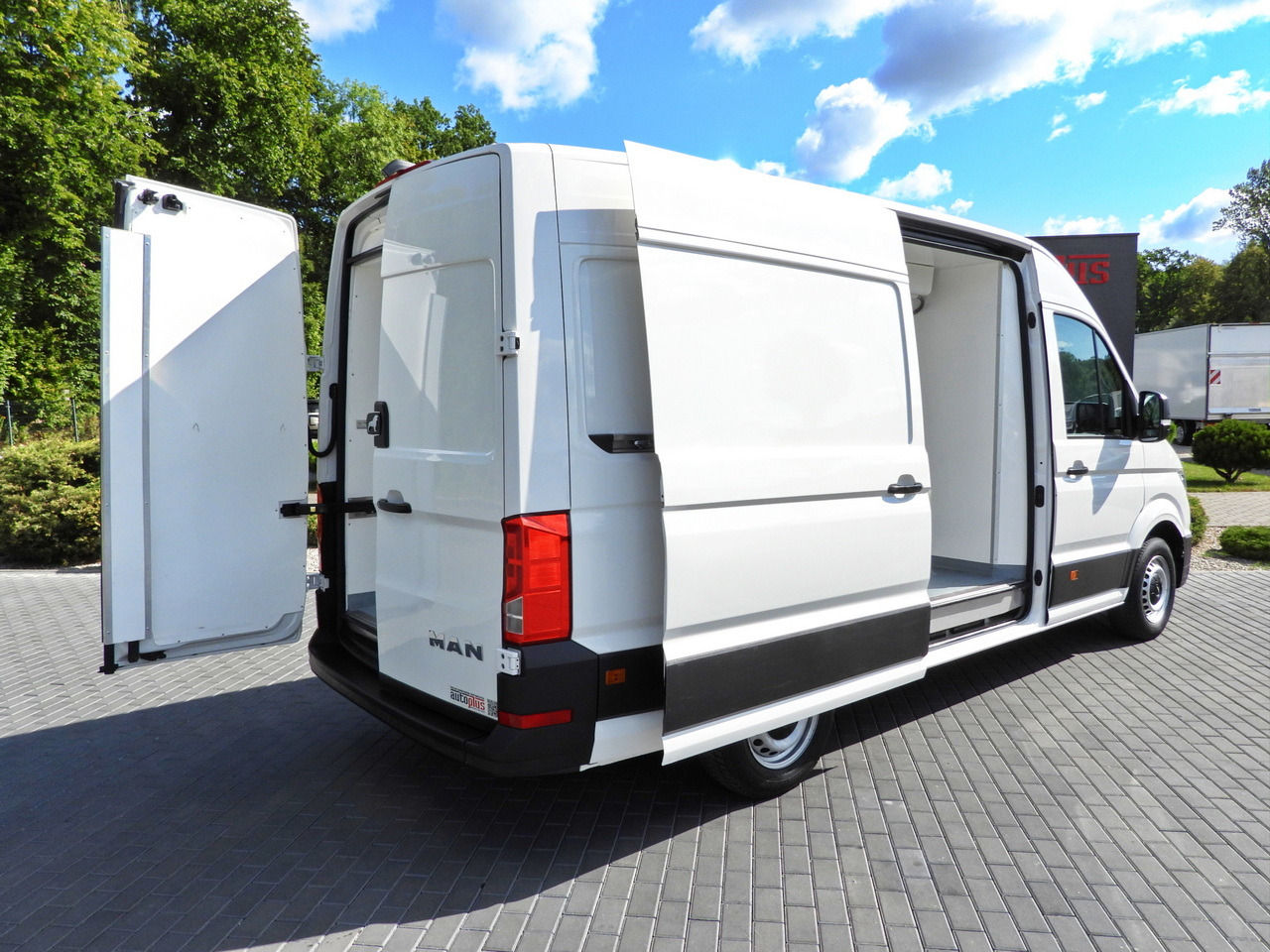 MAN TGE REFRIGERATOR VAN -5*C POWER SUPPLY 230V CRUISE CONTROL AUTOMATIC TRANSMISSION AIR CONDITIONING 180HP - Frigorifik kamyonet: fotoğraf 3 MAN TGE REFRIGERATOR VAN -5*C POWER SUPPLY 230V CRUISE CONTROL AUTOMATIC TRANSMISSION AIR CONDITIONING 180HP - Frigorifik kamyonet: fotoğraf 3