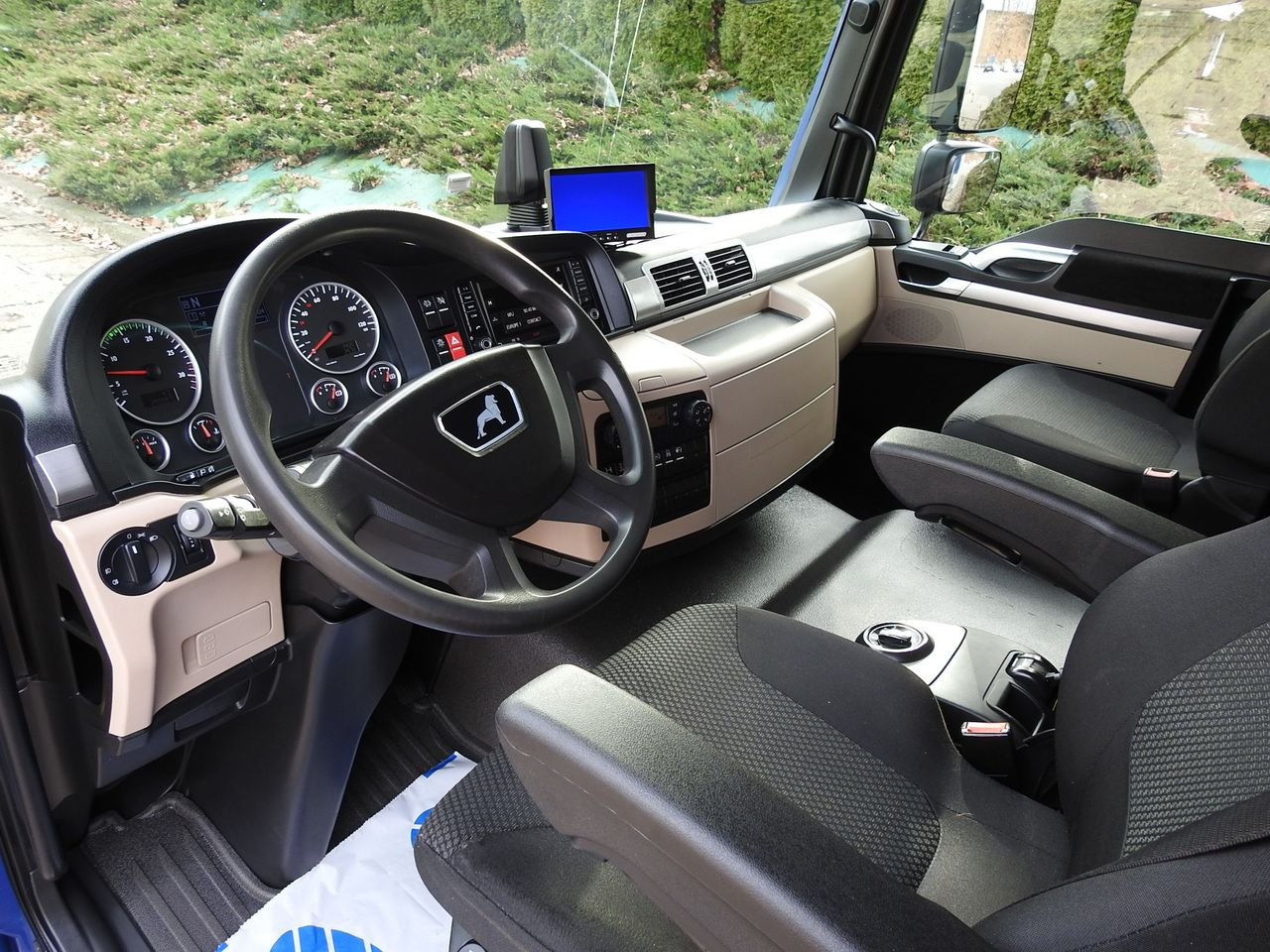 MAN TGL 12.220 BOX LIFT 18 PALLETS CRUISE CONTROLAIR CONDITIONING PNEUMATICS AUTOMATIC TWIN WHEELS 220HP - Kapalı kasa kamyonet: fotoğraf 2 MAN TGL 12.220 BOX LIFT 18 PALLETS CRUISE CONTROLAIR CONDITIONING PNEUMATICS AUTOMATIC TWIN WHEELS 220HP - Kapalı kasa kamyonet: fotoğraf 2