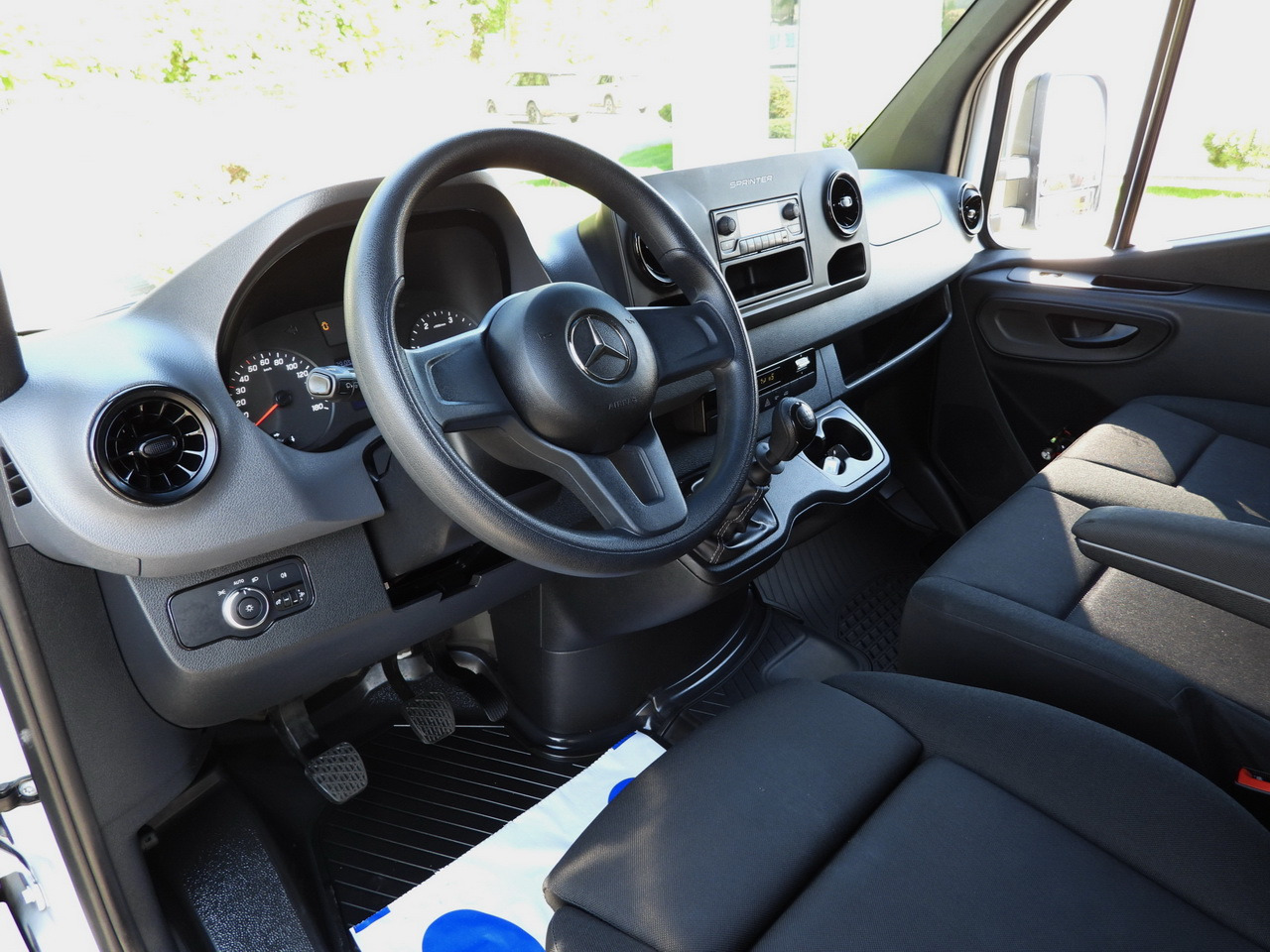 MERCEDES SPRINTER 315 BOX LIFT 8 PALLETS AIR CONDITIONING 150HP - Kapalı kasa kamyonet: fotoğraf 2 MERCEDES SPRINTER 315 BOX LIFT 8 PALLETS AIR CONDITIONING 150HP - Kapalı kasa kamyonet: fotoğraf 2
