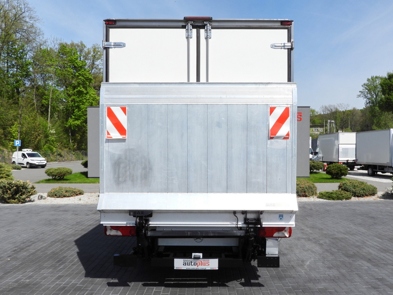 Frigorifik kamyonet MERCEDES SPRINTER 316 REGRIGERATOR BOX 0*C LIFT 8 PALLETS CRUISE CONTROL PNEUMATICS AIR CONDITIONING  160HP: fotoğraf 10