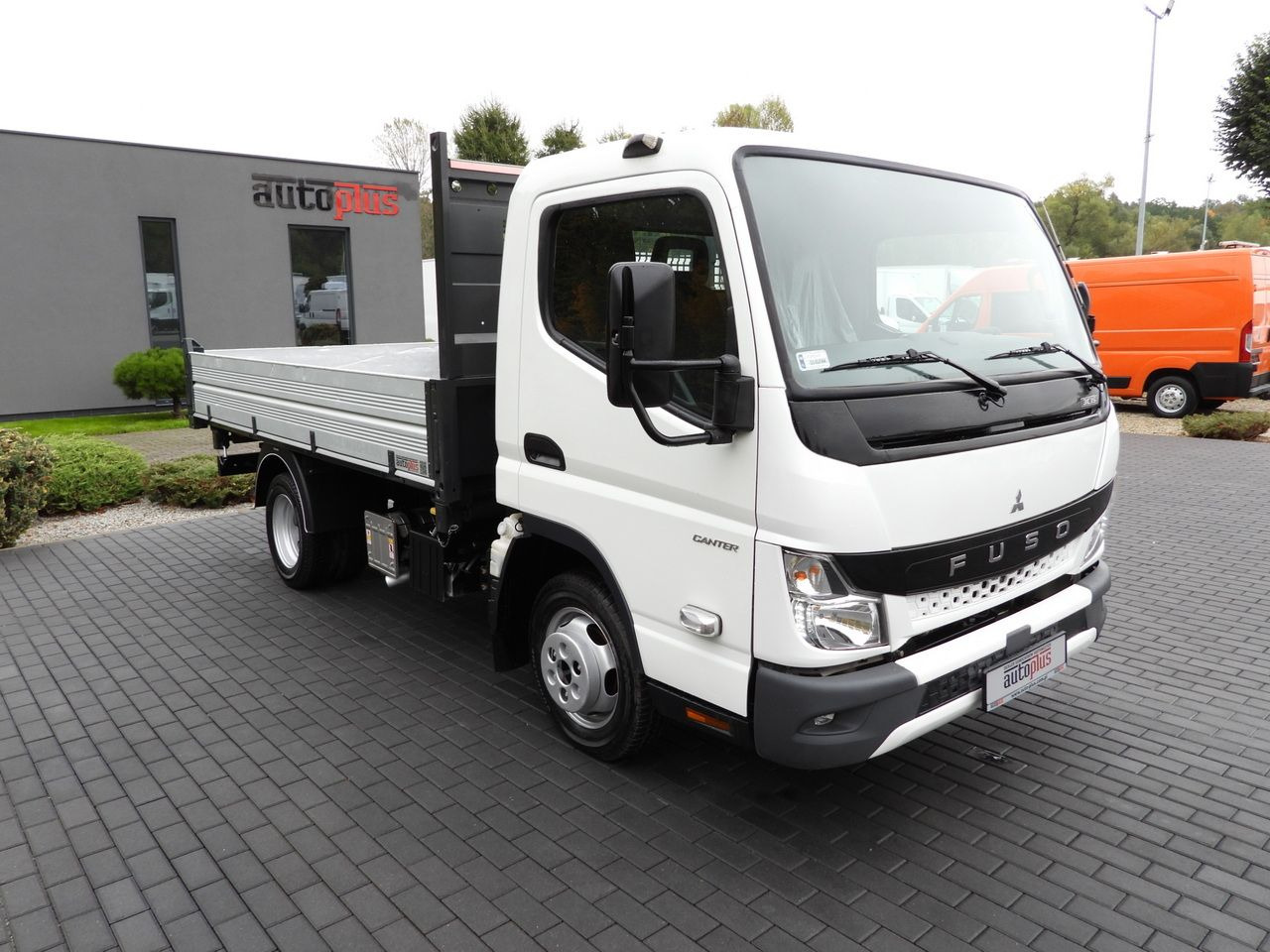 MITSUBISHI CANTER FUSO 3C15 THREE-WAY TIPPER 3 SEATS LED LIGHTS TWIN WHEELS 150HP - Damperli kamyonet: fotoğraf 4 MITSUBISHI CANTER FUSO 3C15 THREE-WAY TIPPER 3 SEATS LED LIGHTS TWIN WHEELS 150HP - Damperli kamyonet: fotoğraf 4