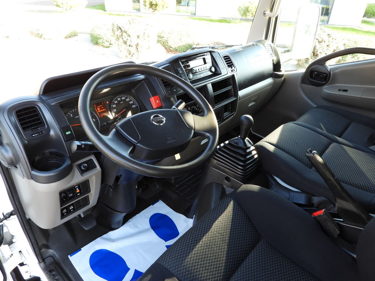 NISSAN CABSTAR NT400 STAKE BODY DOUBLE CABIN DOKA 6 SEATS TWIN WHEELS AIR CONDITIONING 130HP - Çift kabin kamyonet: fotoğraf 2 NISSAN CABSTAR NT400 STAKE BODY DOUBLE CABIN DOKA 6 SEATS TWIN WHEELS AIR CONDITIONING 130HP - Çift kabin kamyonet: fotoğraf 2