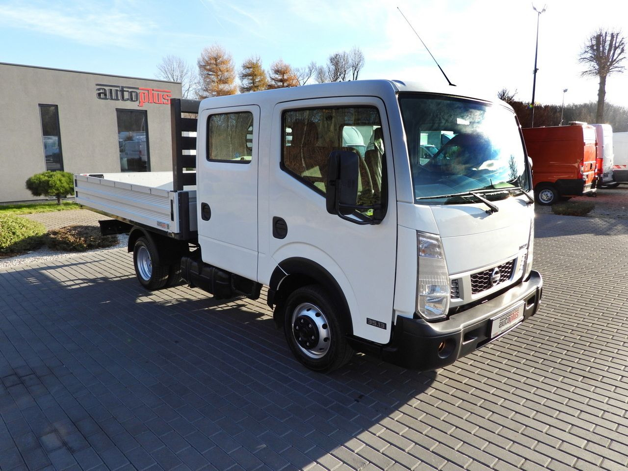 NISSAN CABSTAR NT400 STAKE BODY DOUBLE CABIN DOKA 6 SEATS TWIN WHEELS AIR CONDITIONING 130HP - Çift kabin kamyonet: fotoğraf 4 NISSAN CABSTAR NT400 STAKE BODY DOUBLE CABIN DOKA 6 SEATS TWIN WHEELS AIR CONDITIONING 130HP - Çift kabin kamyonet: fotoğraf 4