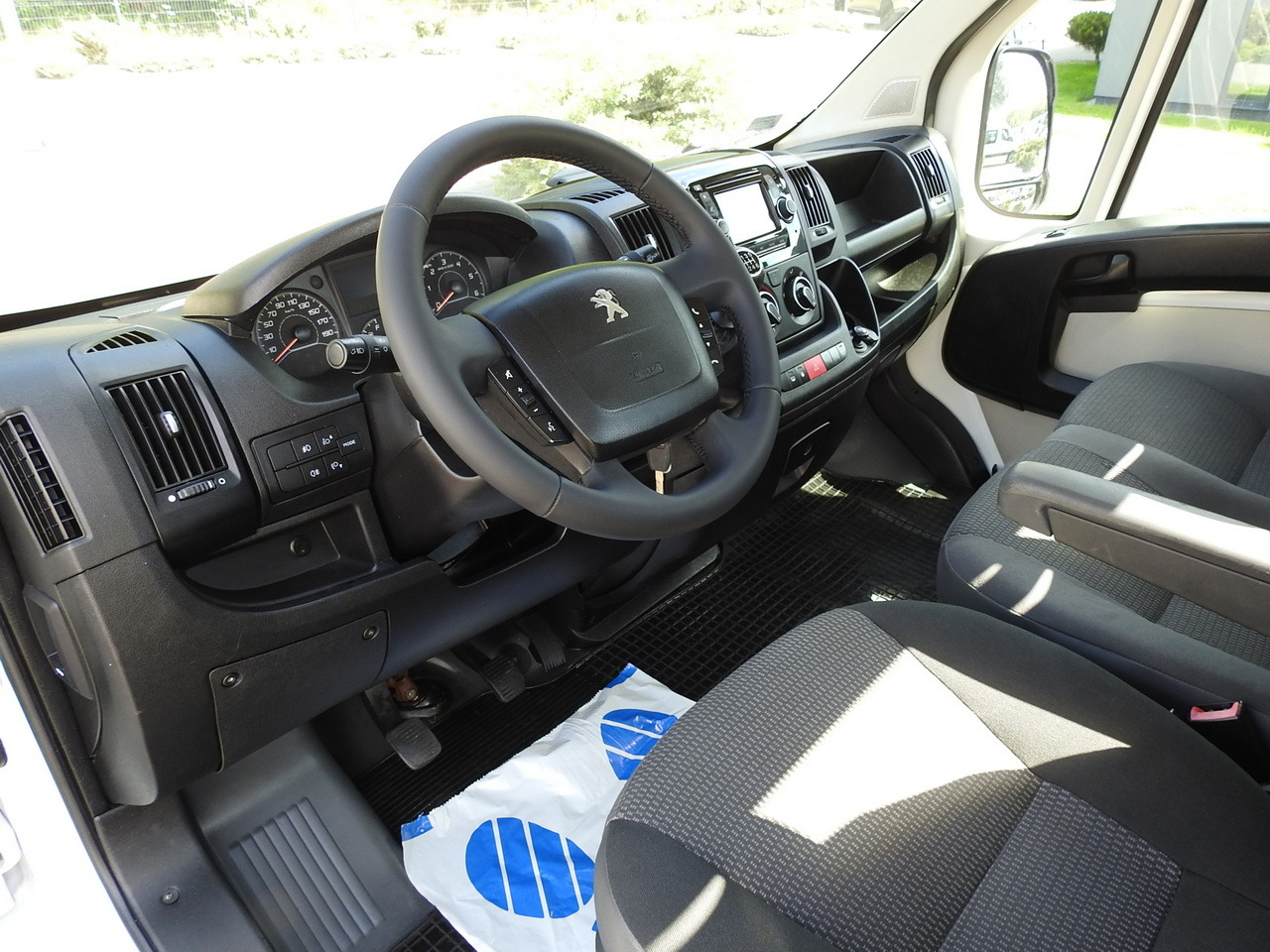 PEUGEOT BOXER THREE-WAY TIPPER AIR CONDITIONING 130HP - Damperli kamyonet: fotoğraf 2 PEUGEOT BOXER THREE-WAY TIPPER AIR CONDITIONING 130HP - Damperli kamyonet: fotoğraf 2