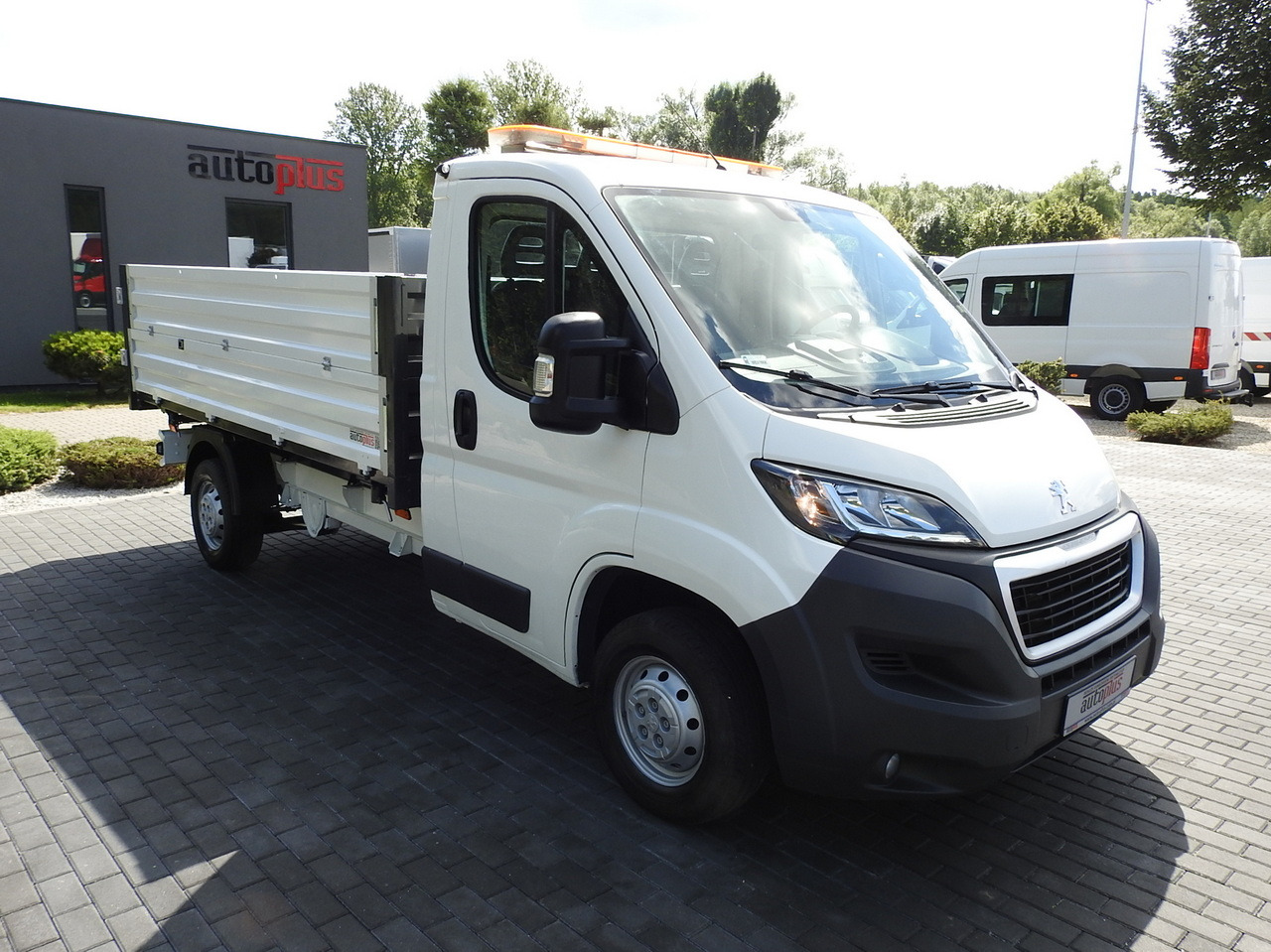 PEUGEOT BOXER THREE-WAY TIPPER AIR CONDITIONING 130HP - Damperli kamyon: fotoğraf 4 PEUGEOT BOXER THREE-WAY TIPPER AIR CONDITIONING 130HP - Damperli kamyon: fotoğraf 4