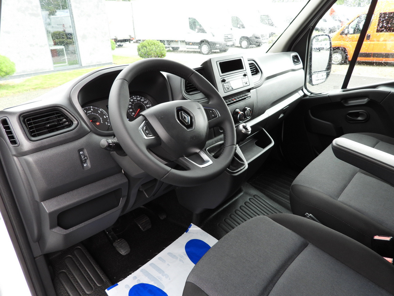 RENAULT MASTER BOX LIFT 8 PALLETS CRUISE CONTROL LED LIGHTS AIR CONDITIONING 145HP - Kapalı kasa kamyonet: fotoğraf 2 RENAULT MASTER BOX LIFT 8 PALLETS CRUISE CONTROL LED LIGHTS AIR CONDITIONING 145HP - Kapalı kasa kamyonet: fotoğraf 2