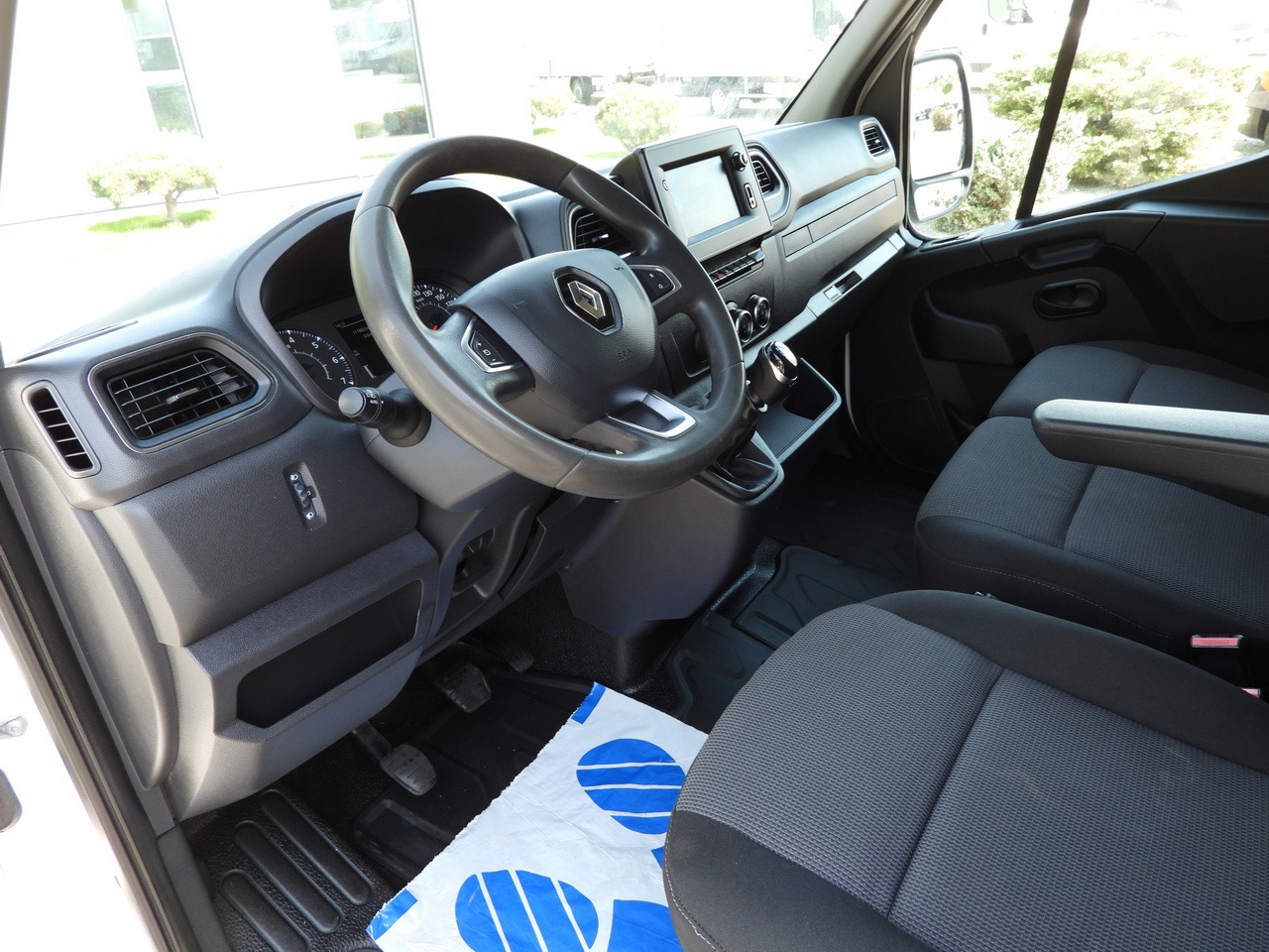 RENAULT MASTER BOX LIFT 8 PALLETS CRUISE CONTROL NAVIGATION LED LIGHTS TWIN WHEELS AIR CONDITIONING 145HP - Kapalı kasa kamyonet: fotoğraf 2 RENAULT MASTER BOX LIFT 8 PALLETS CRUISE CONTROL NAVIGATION LED LIGHTS TWIN WHEELS AIR CONDITIONING 145HP - Kapalı kasa kamyonet: fotoğraf 2