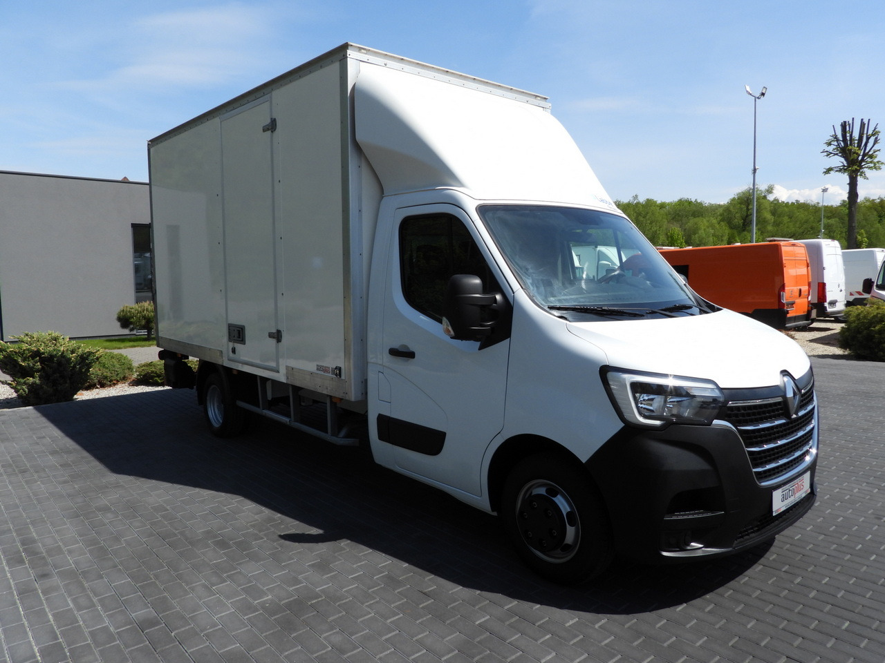 RENAULT MASTER BOX LIFT 8 PALLETS CRUISE CONTROL NAVIGATION LED LIGHTS TWIN WHEELS AIR CONDITIONING 145HP - Kapalı kasa kamyonet: fotoğraf 4 RENAULT MASTER BOX LIFT 8 PALLETS CRUISE CONTROL NAVIGATION LED LIGHTS TWIN WHEELS AIR CONDITIONING 145HP - Kapalı kasa kamyonet: fotoğraf 4