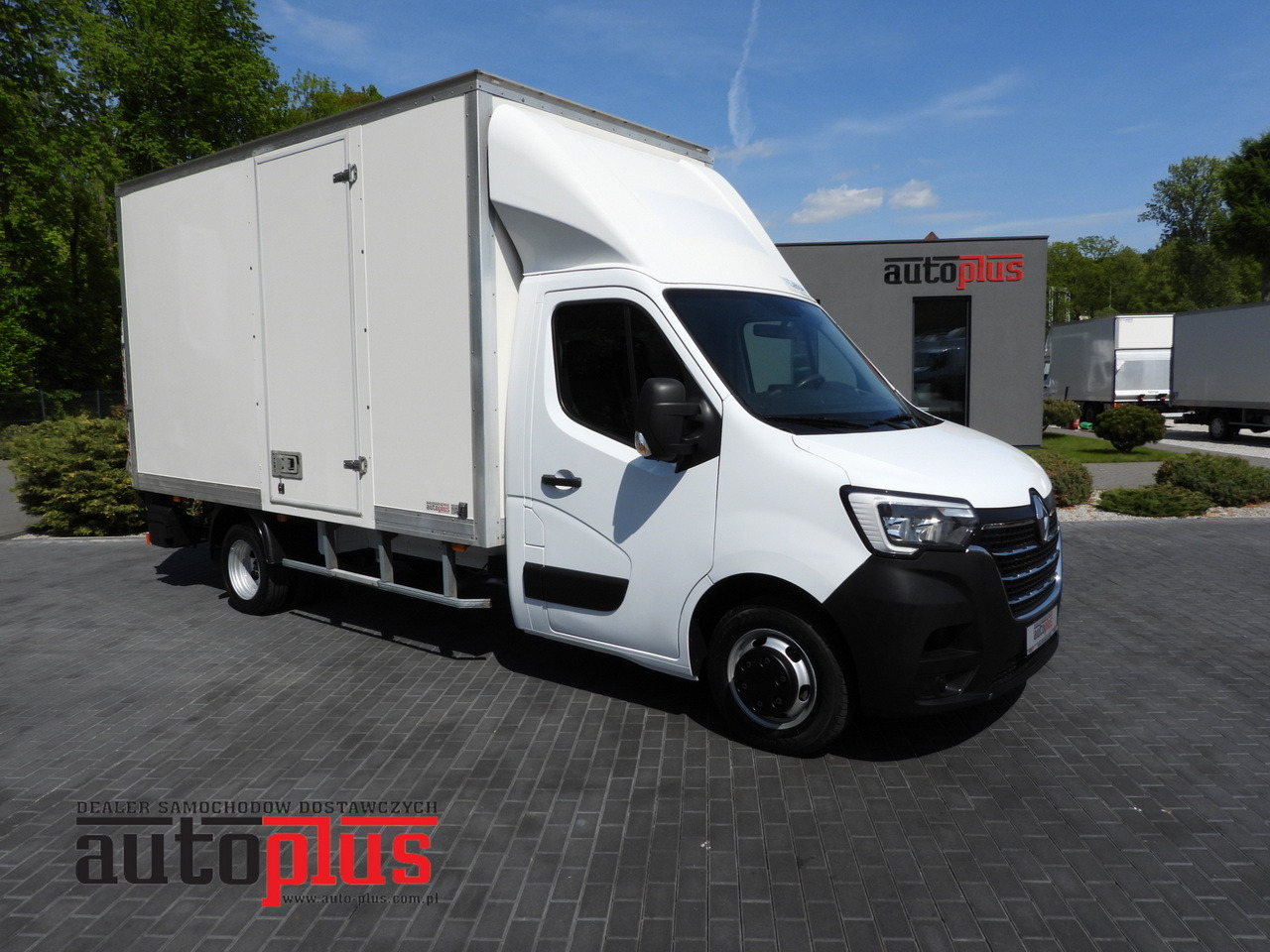 RENAULT MASTER BOX LIFT 8 PALLETS CRUISE CONTROL NAVIGATION LED LIGHTS TWIN WHEELS AIR CONDITIONING 145HP - Kapalı kasa kamyonet: fotoğraf 1 RENAULT MASTER BOX LIFT 8 PALLETS CRUISE CONTROL NAVIGATION LED LIGHTS TWIN WHEELS AIR CONDITIONING 145HP - Kapalı kasa kamyonet: fotoğraf 1