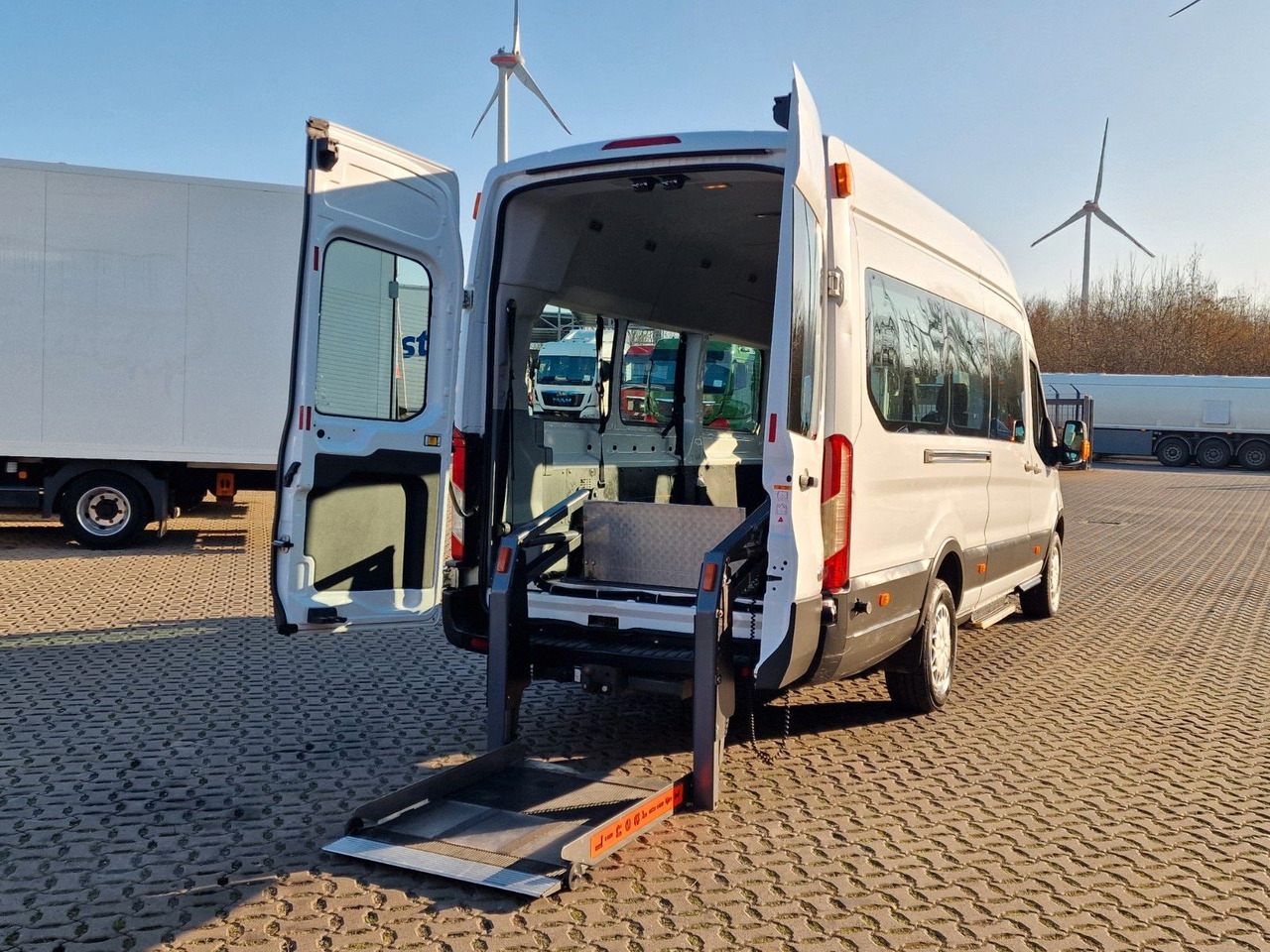 Ford Transit / Transport von Personen im Rollstuhl - Panelvan: fotoğraf 1 Ford Transit / Transport von Personen im Rollstuhl - Panelvan: fotoğraf 1