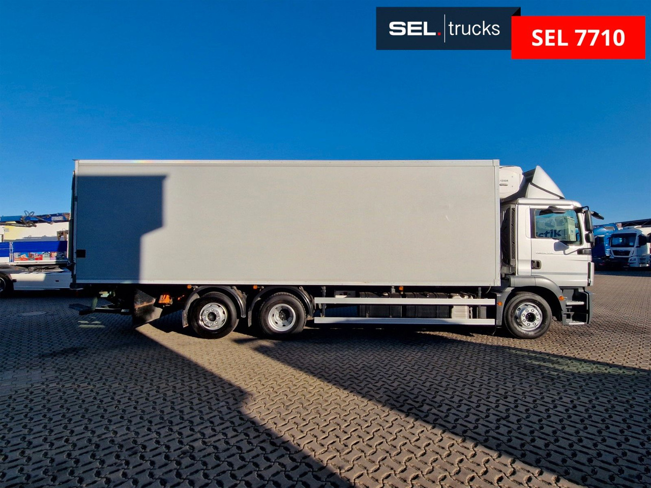 MAN TGM 22.290 6X2-4 LL / Ladebordwand / Thermo King - Refrijeratör kamyon: fotoğraf 4 MAN TGM 22.290 6X2-4 LL / Ladebordwand / Thermo King - Refrijeratör kamyon: fotoğraf 4