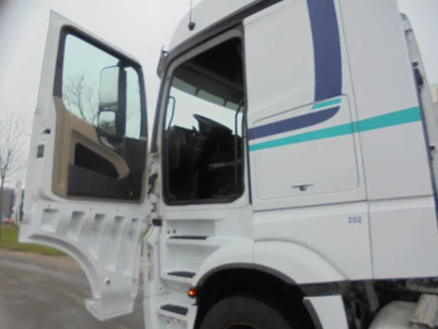 Mercedes-Benz Actros 1943 LS - Çekici: fotoğraf 4 Mercedes-Benz Actros 1943 LS - Çekici: fotoğraf 4