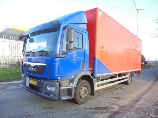 MAN TGM 12-250 - Kapalı kasa kamyon: fotoğraf 1 MAN TGM 12-250 - Kapalı kasa kamyon: fotoğraf 1